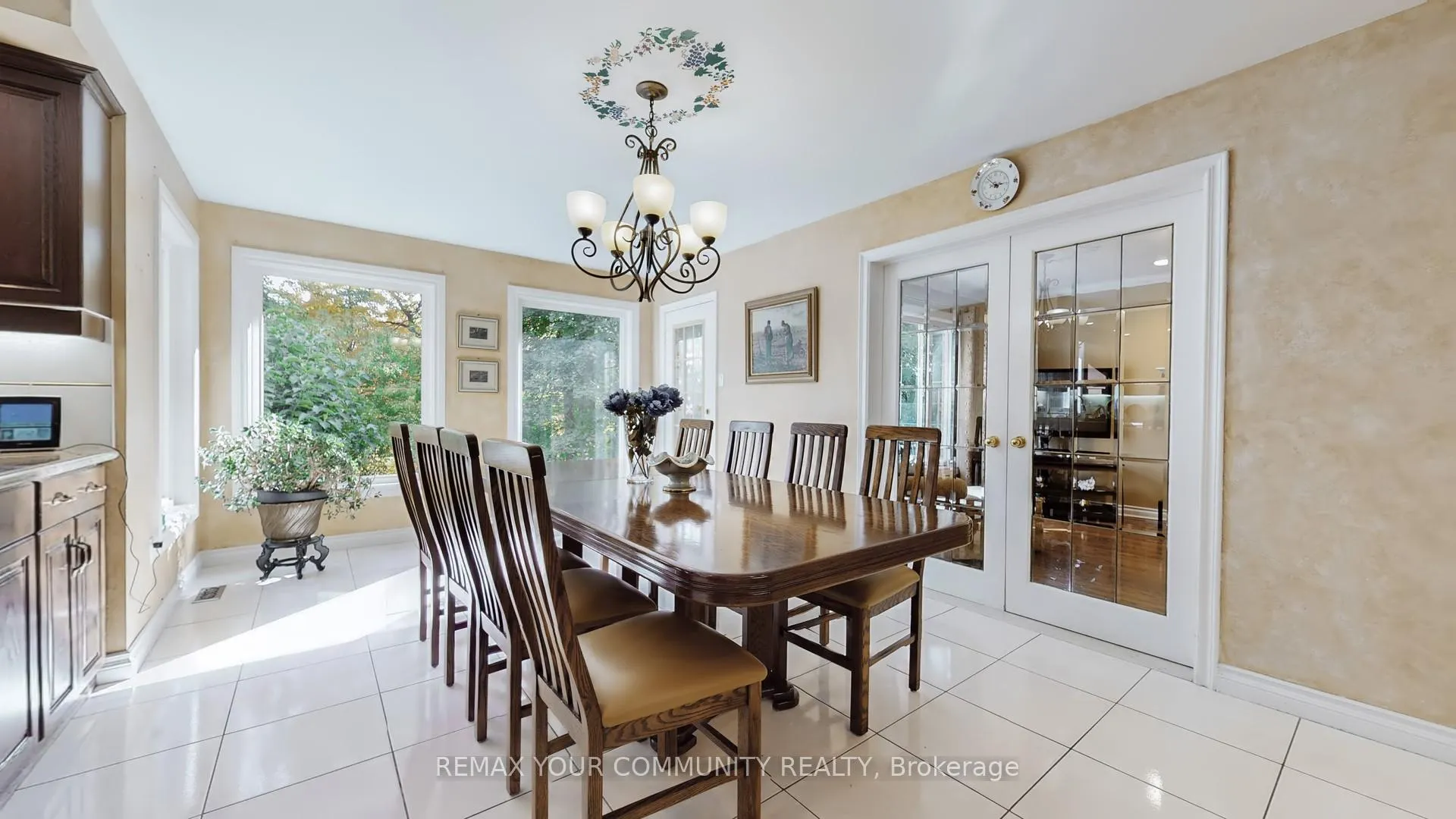 Photo 14 of 35 La Rush Drive, Etobicoke, Humber Heights — HOMEH