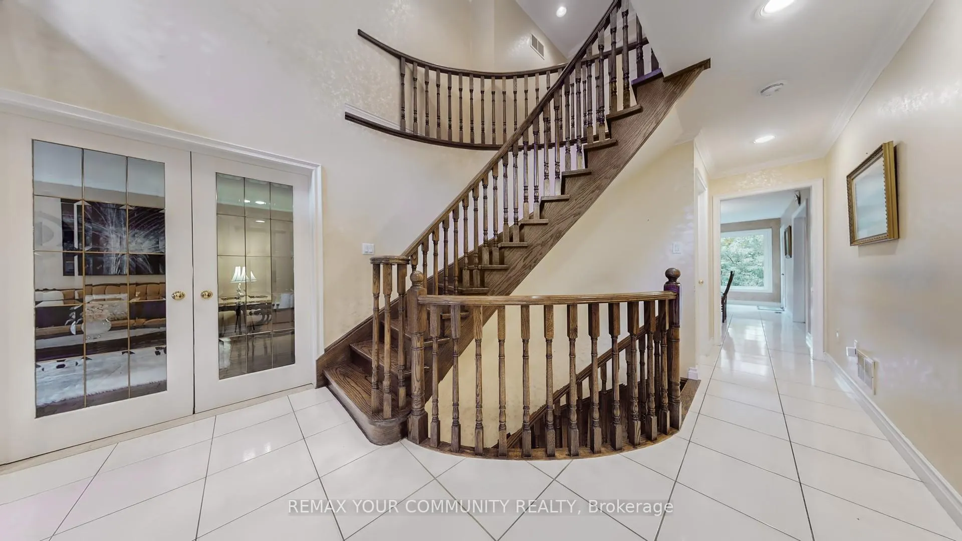 Photo 16 of 35 La Rush Drive, Etobicoke, Humber Heights — HOMEH