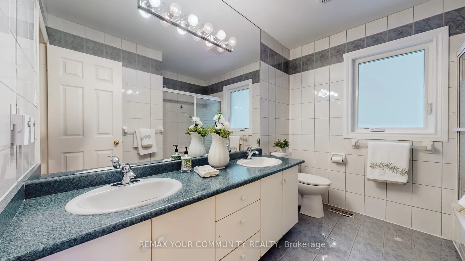 Photo 25 of 35 La Rush Drive, Etobicoke, Humber Heights — HOMEH