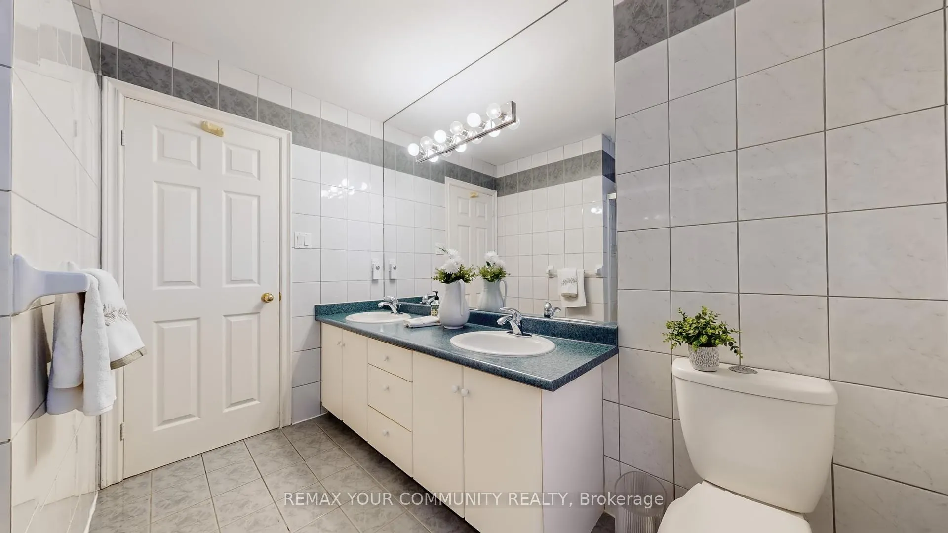 Photo 26 of 35 La Rush Drive, Etobicoke, Humber Heights — HOMEH