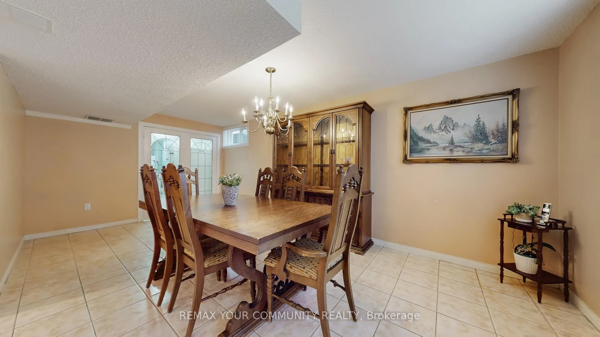 Photo 33 of 35 La Rush Drive, Etobicoke, Humber Heights — HOMEH