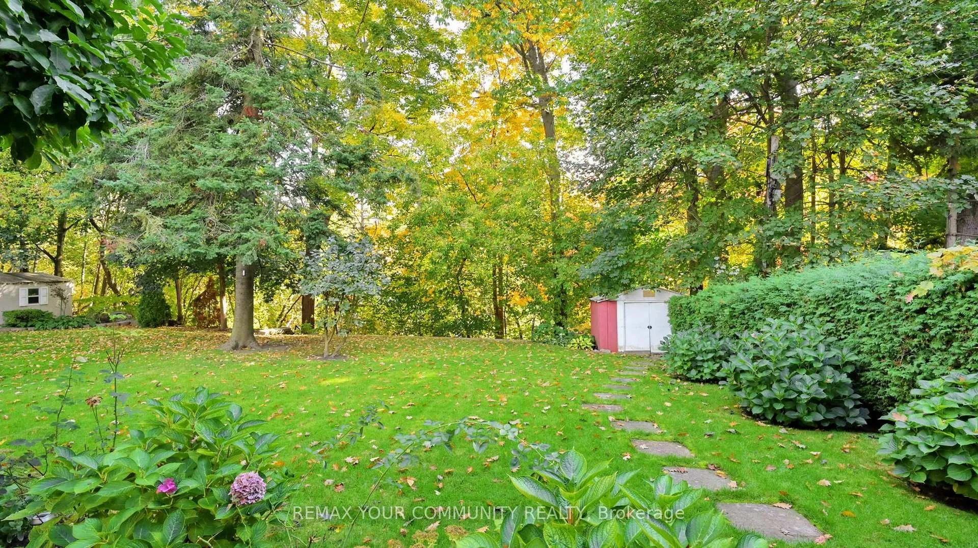 Photo 40 of 35 La Rush Drive, Etobicoke, Humber Heights — HOMEH