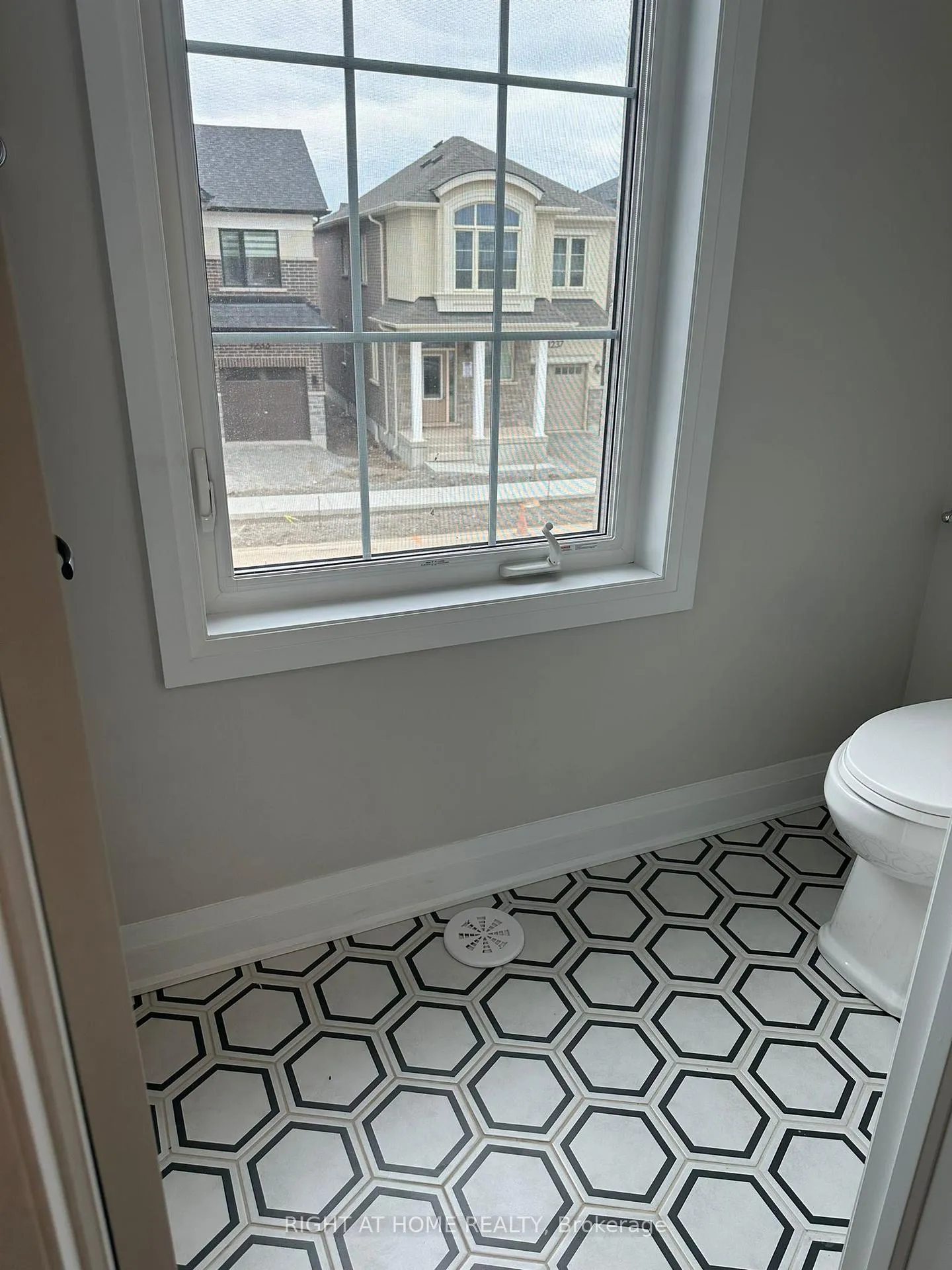 Photo 14 of 1593 Moira Crescent, Milton, Bowes — HOMEH