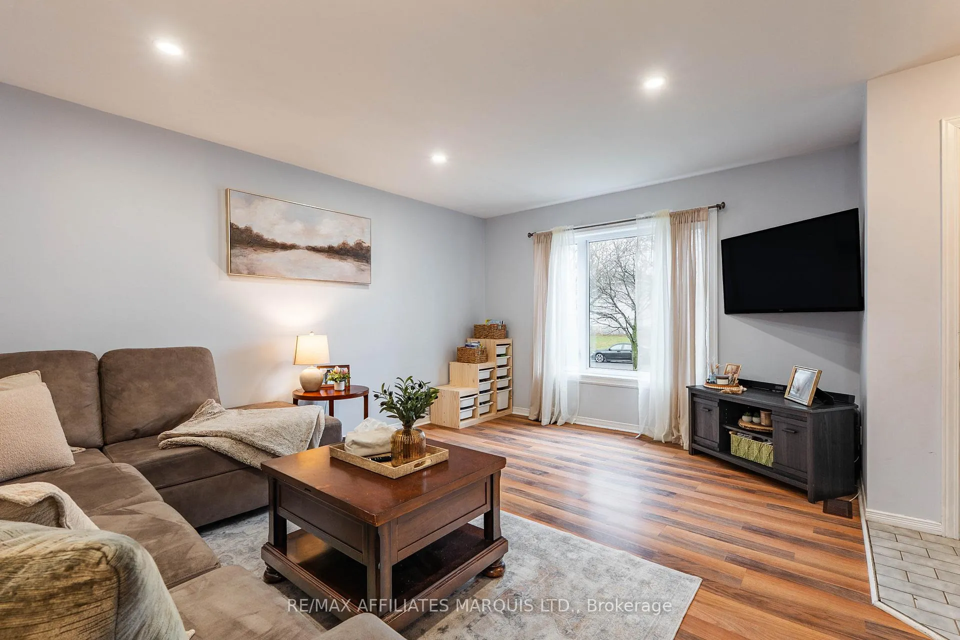 Photo 5 of 2333 Emily Crescent, Cornwall — HOMEH