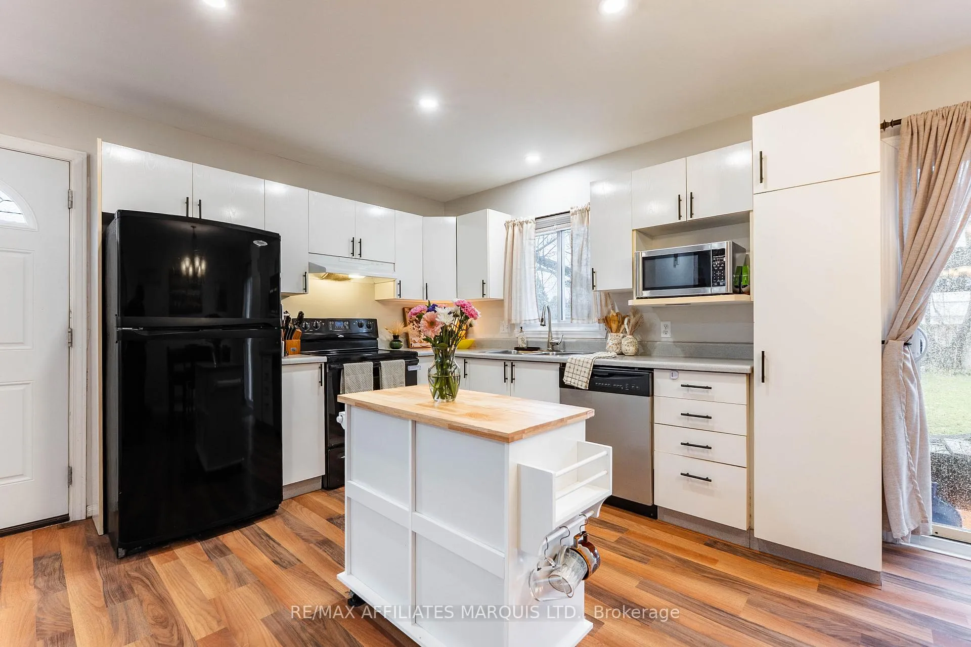 Photo 11 of 2333 Emily Crescent, Cornwall — HOMEH