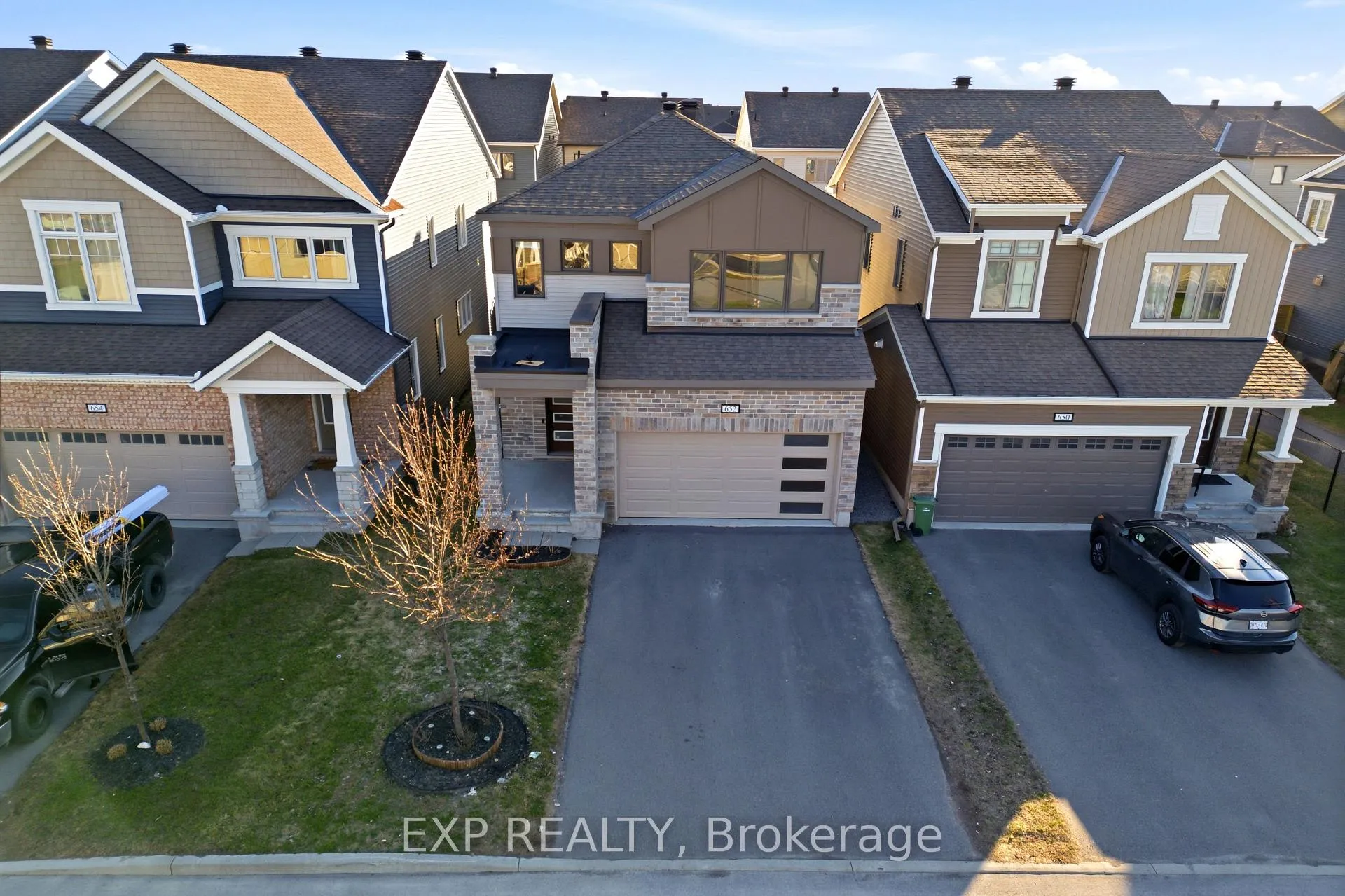 Photo 3 of 652 Continental Avenue, Ottawa, Kanata - Emerald Meadows/Trailwest — HOMEH