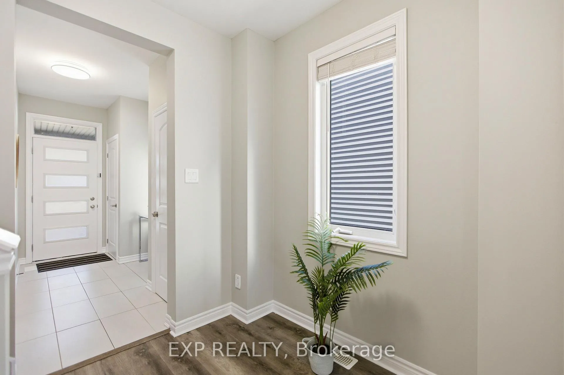 Photo 4 of 652 Continental Avenue, Ottawa, Kanata - Emerald Meadows/Trailwest — HOMEH