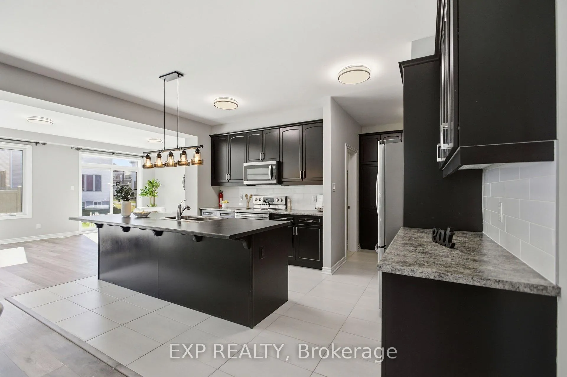 Photo 7 of 652 Continental Avenue, Ottawa, Kanata - Emerald Meadows/Trailwest — HOMEH