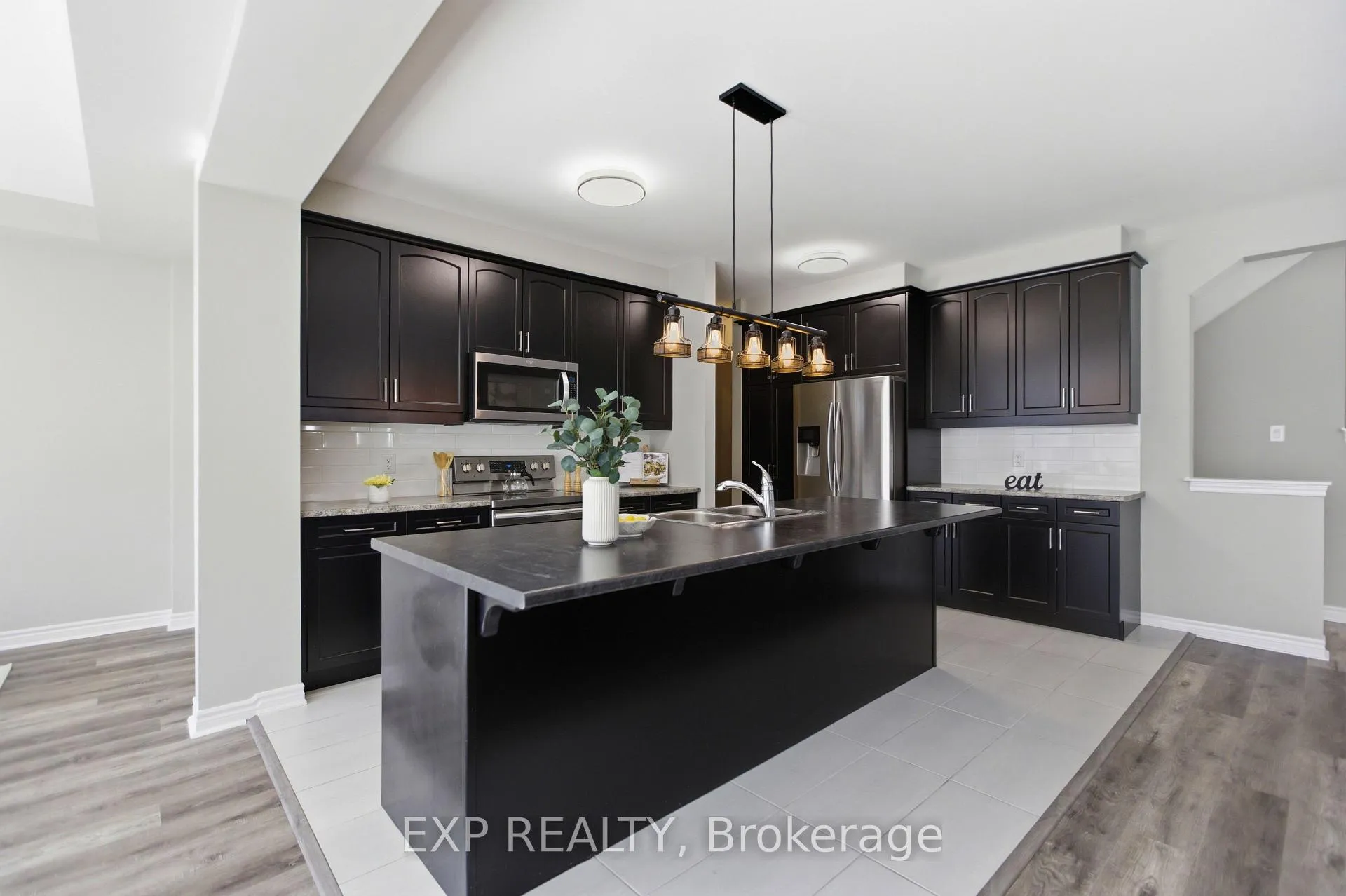 Photo 8 of 652 Continental Avenue, Ottawa, Kanata - Emerald Meadows/Trailwest — HOMEH