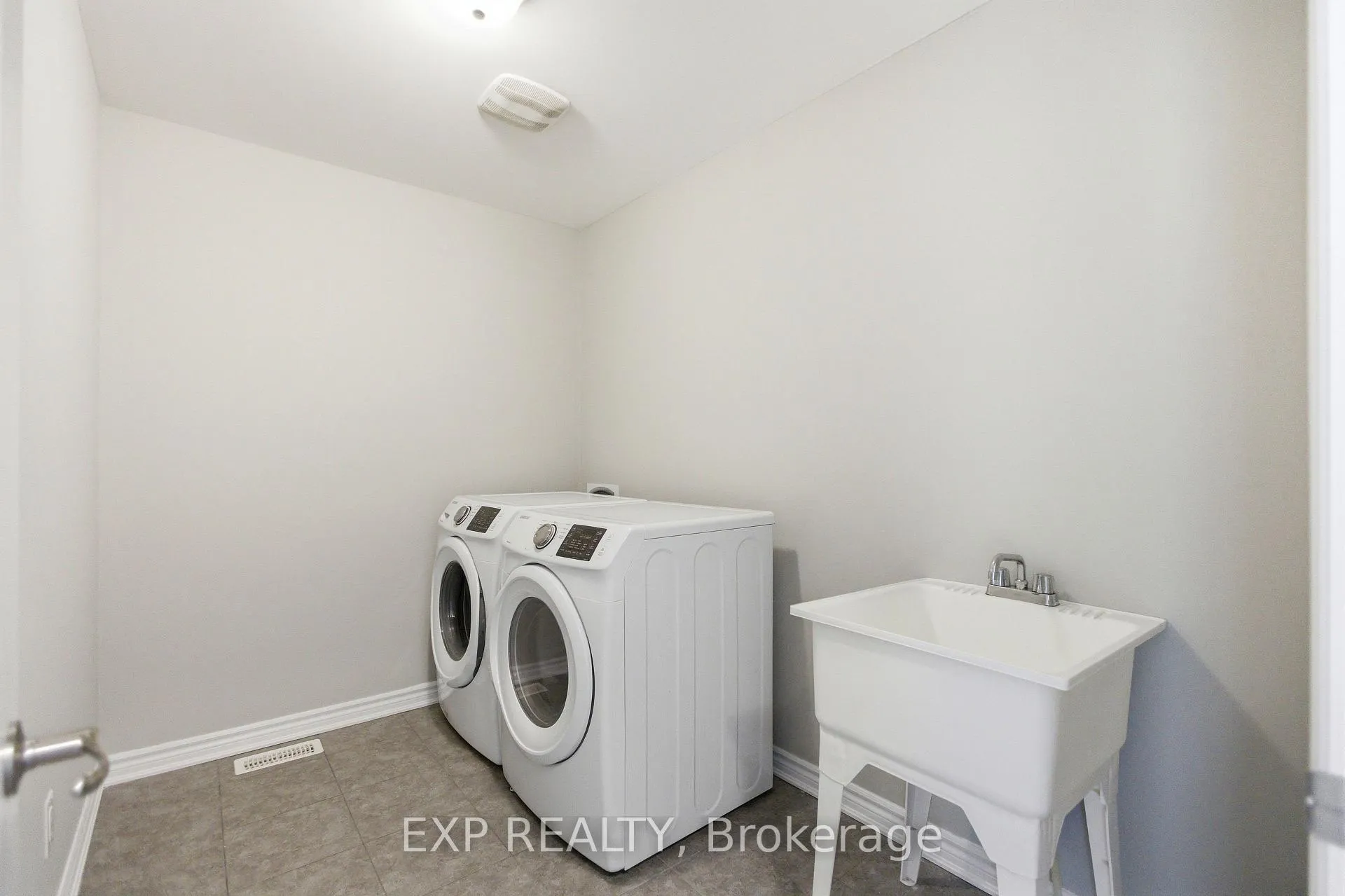 Photo 27 of 652 Continental Avenue, Ottawa, Kanata - Emerald Meadows/Trailwest — HOMEH