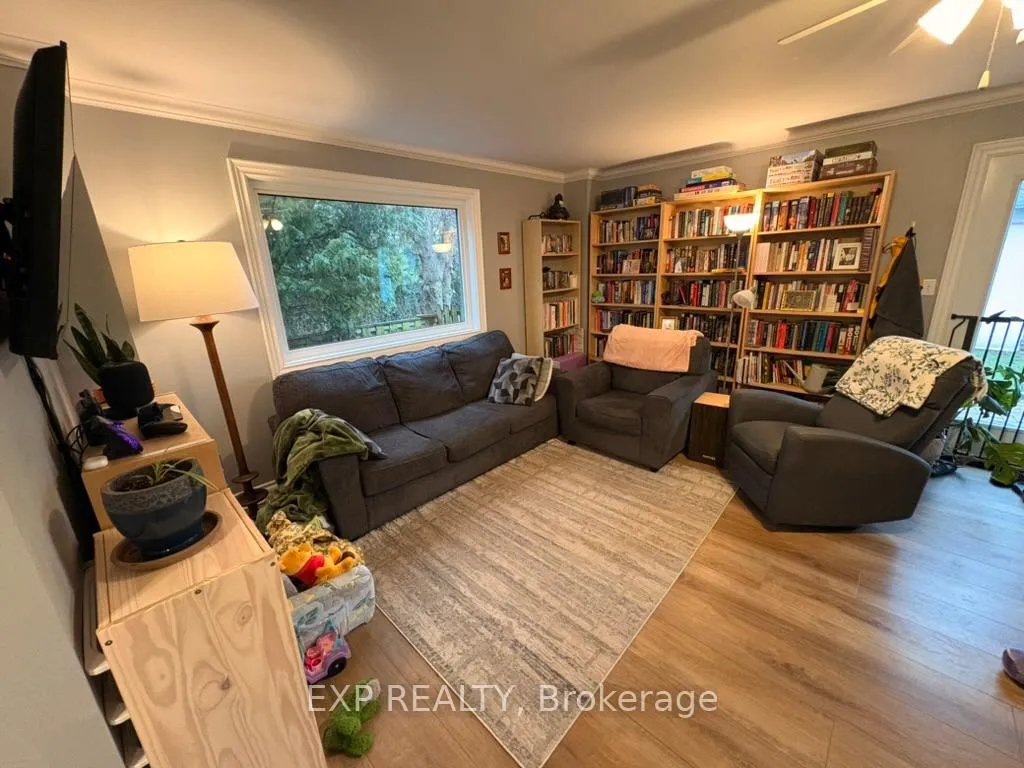 Photo 7 of 7B Clarendon Avenue, St. Catharines, Secord Woods — HOMEH
