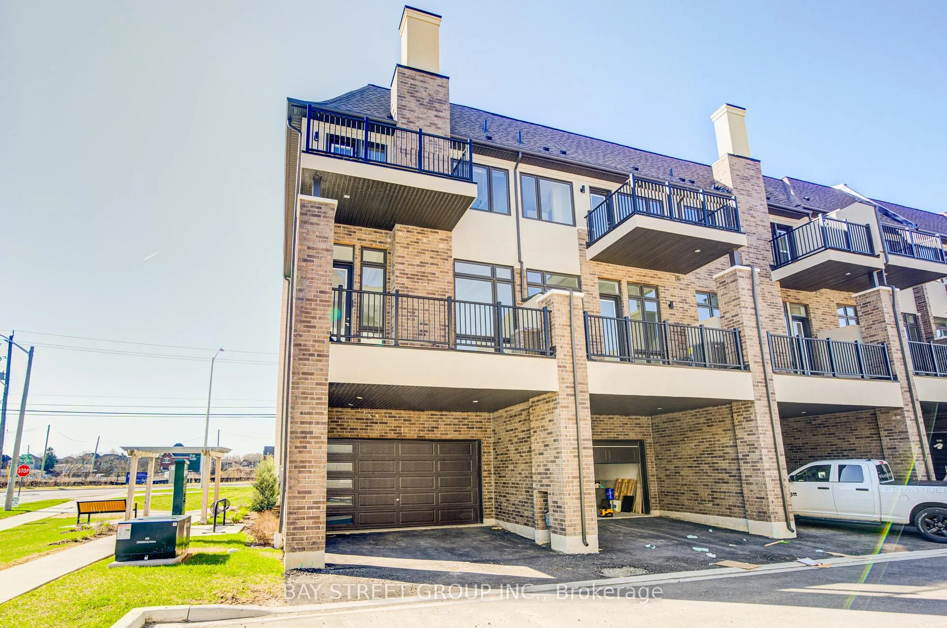 Photo 1 of 324 King Road, Richmond Hill, Oak Ridges — HOMEH