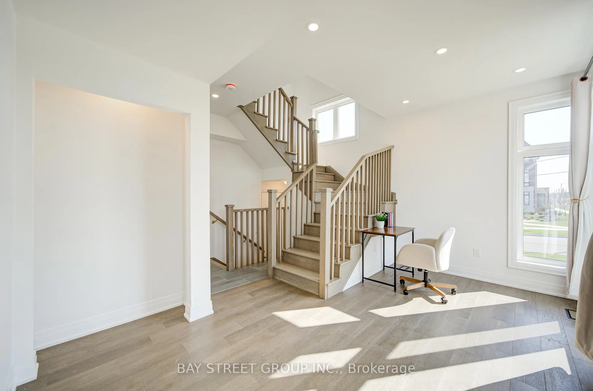 Photo 4 of 324 King Road, Richmond Hill, Oak Ridges — HOMEH