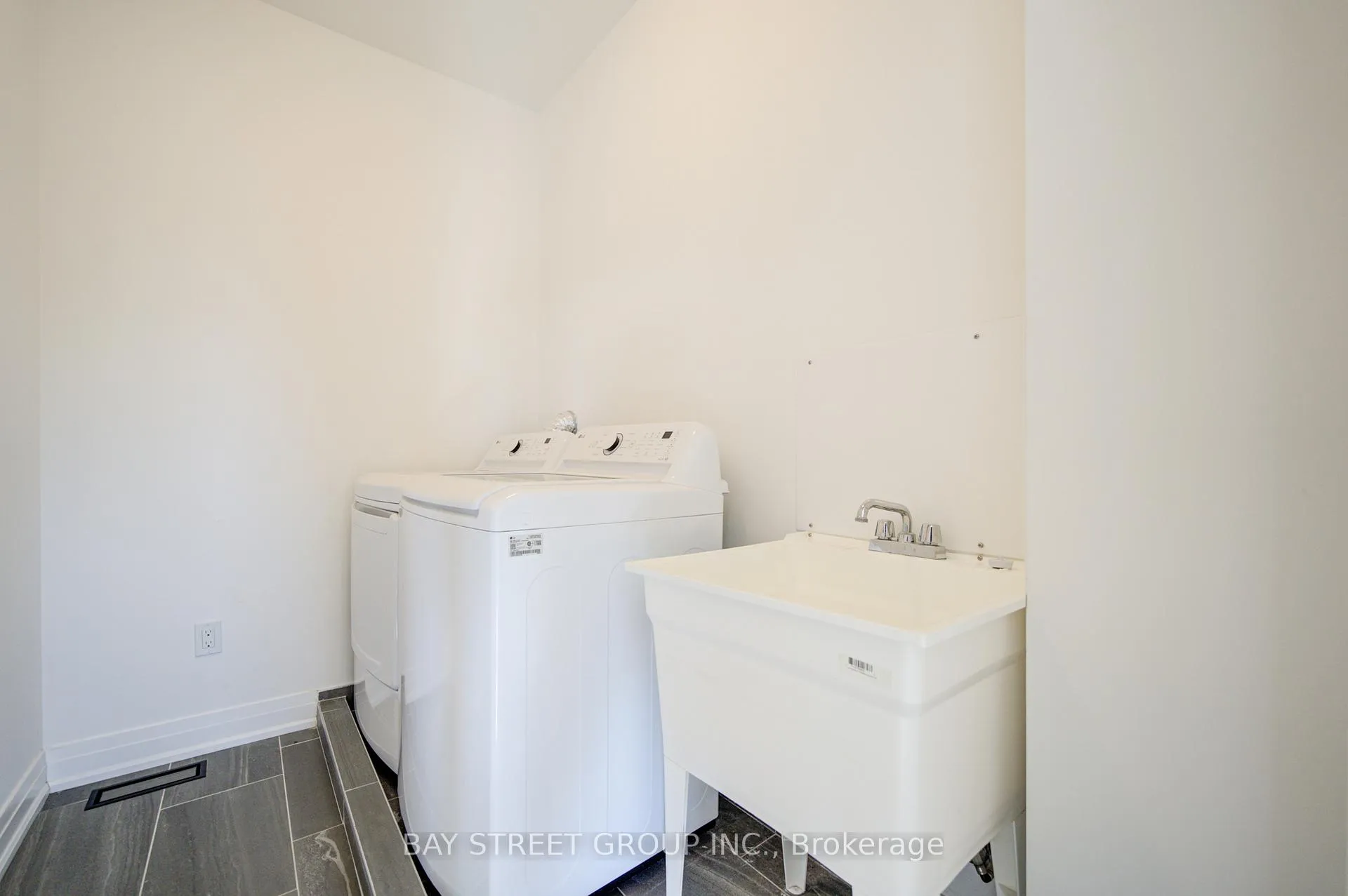 Photo 36 of 324 King Road, Richmond Hill, Oak Ridges — HOMEH