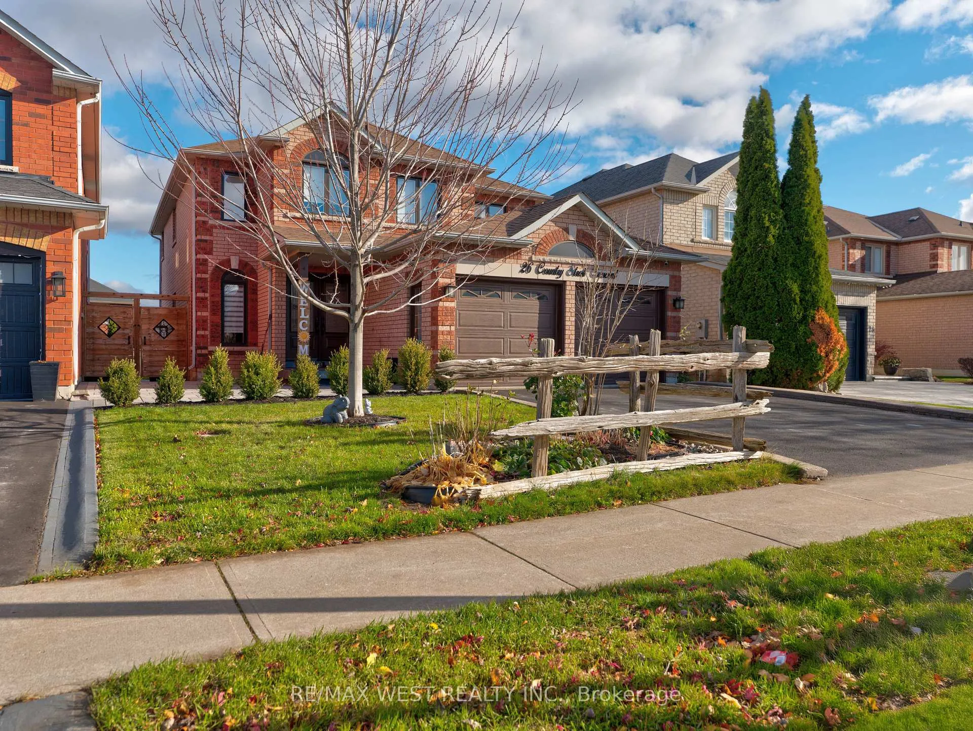 Front of 26 Country Stroll Crescent