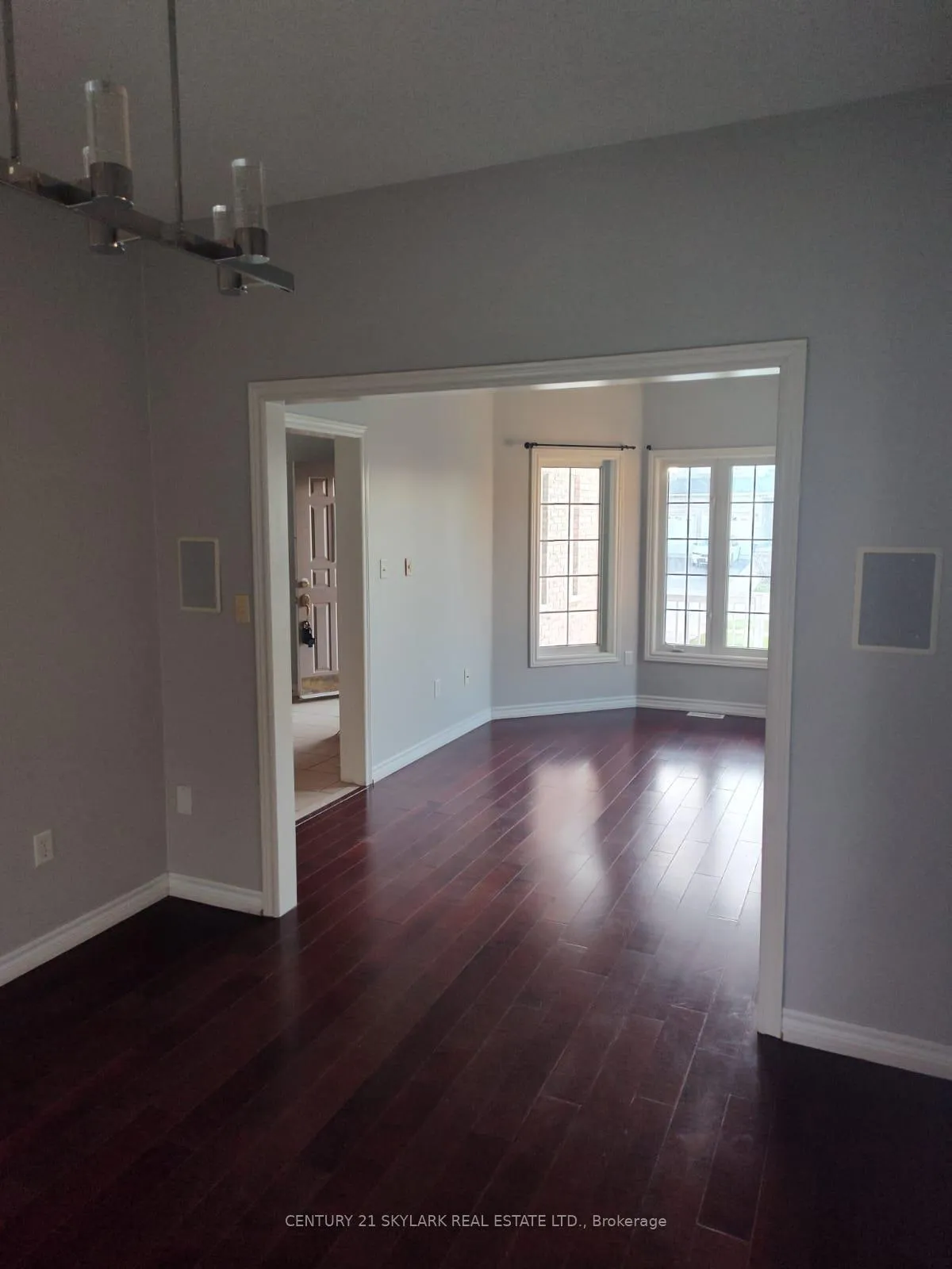 Photo 3 of 15 Surrey Drive, Barrie, Bayfield — HOMEH