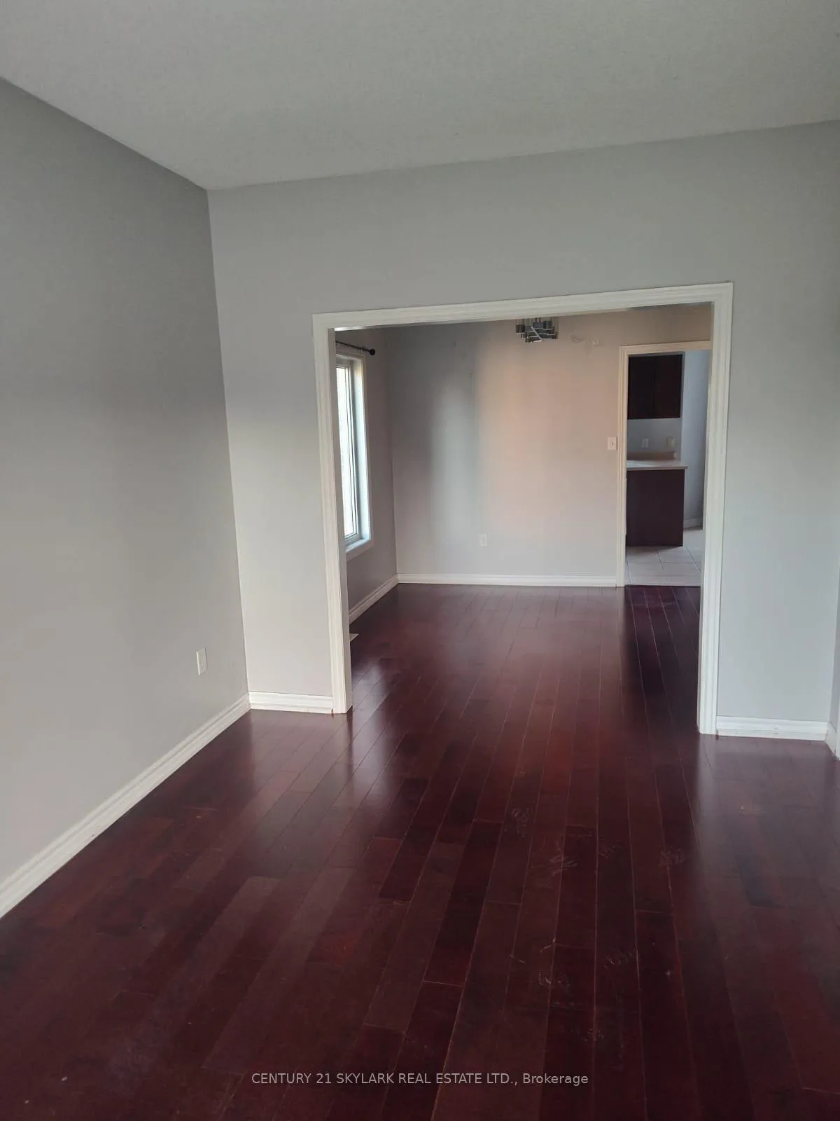 Photo 4 of 15 Surrey Drive, Barrie, Bayfield — HOMEH