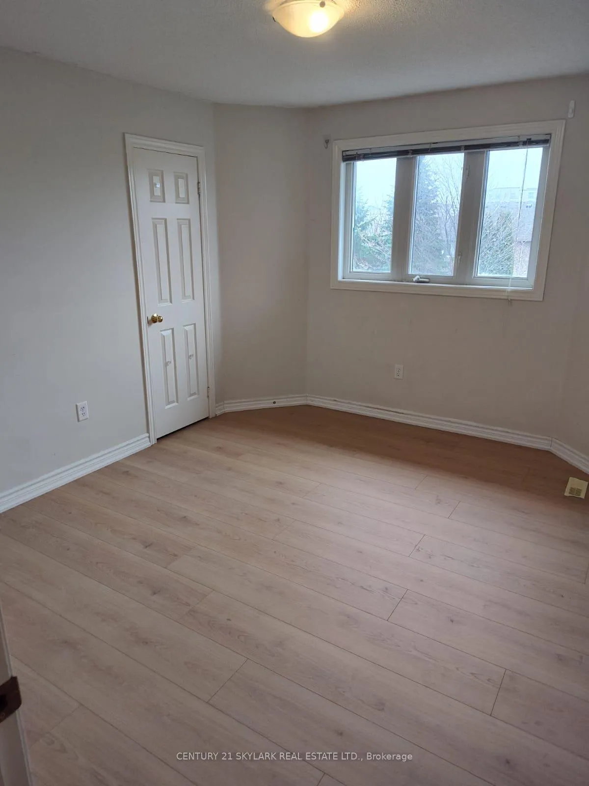 Photo 6 of 15 Surrey Drive, Barrie, Bayfield — HOMEH