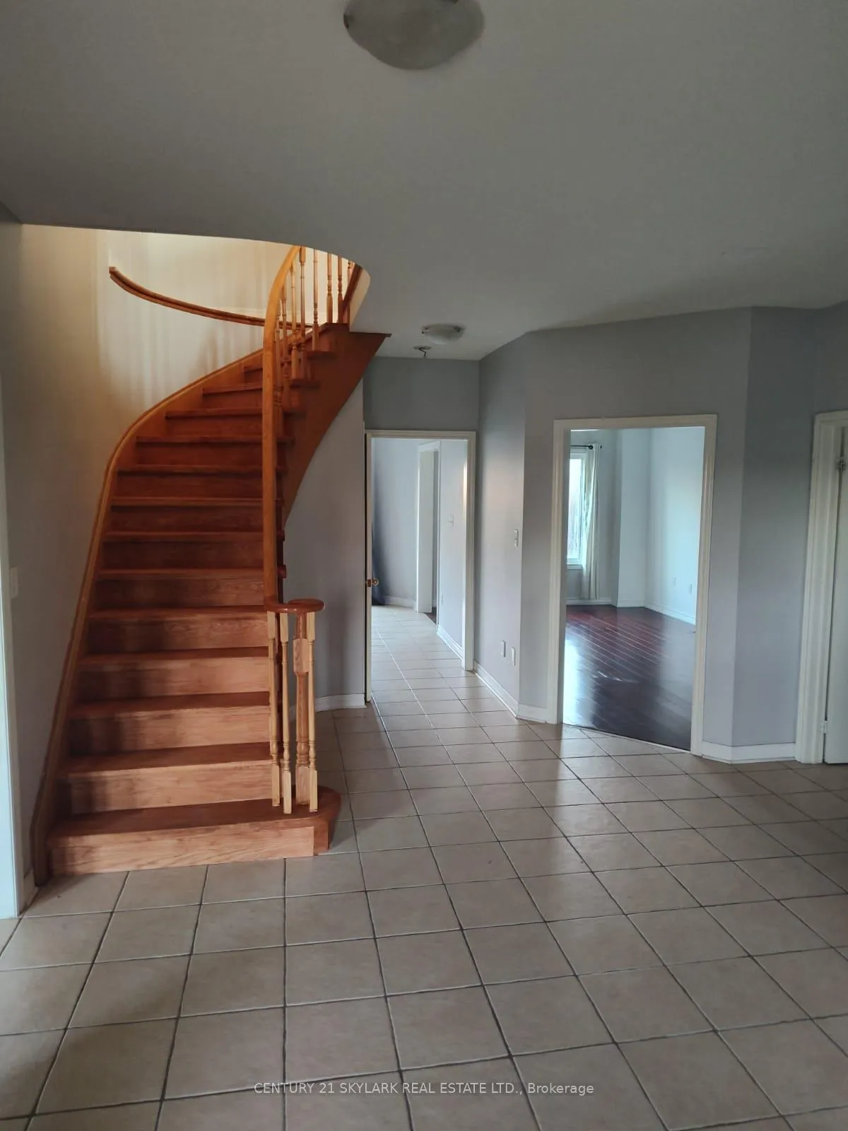Photo 11 of 15 Surrey Drive, Barrie, Bayfield — HOMEH
