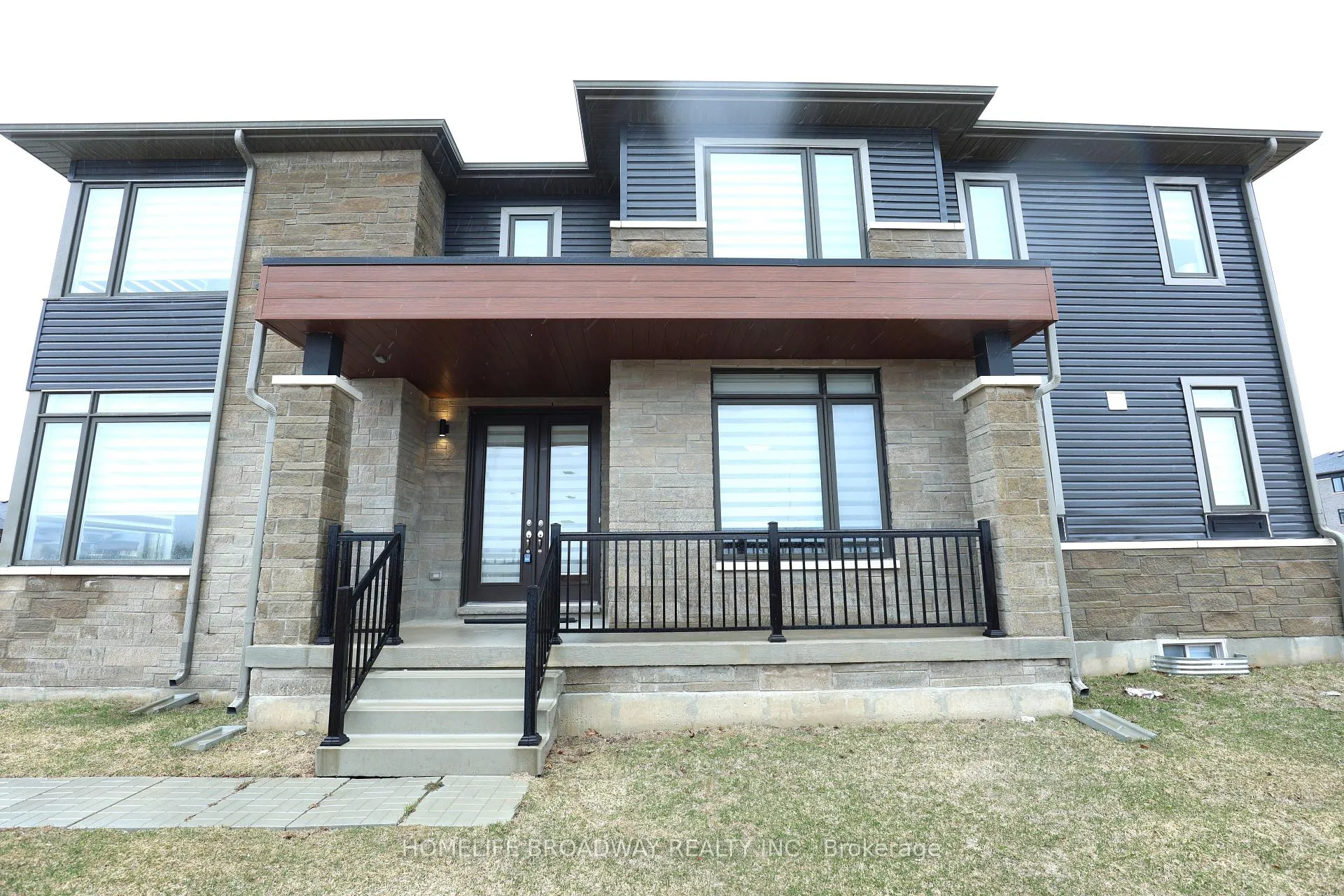 Photo 2 of 2 Rosannie Circle, Wasaga Beach — HOMEH