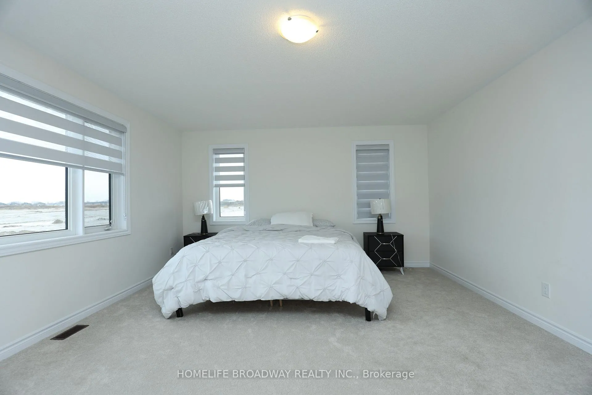Photo 11 of 2 Rosannie Circle, Wasaga Beach — HOMEH