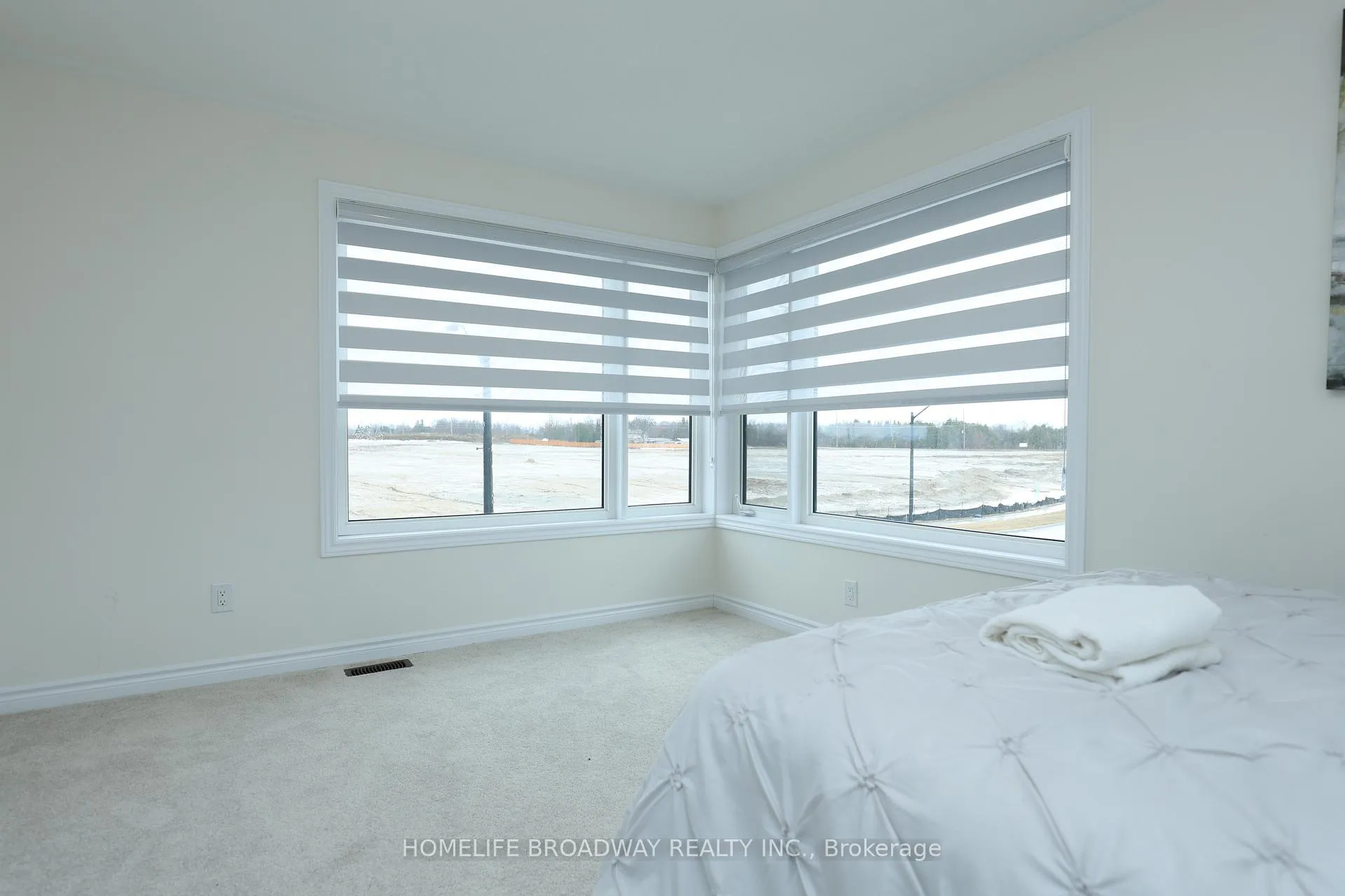 Photo 15 of 2 Rosannie Circle, Wasaga Beach — HOMEH