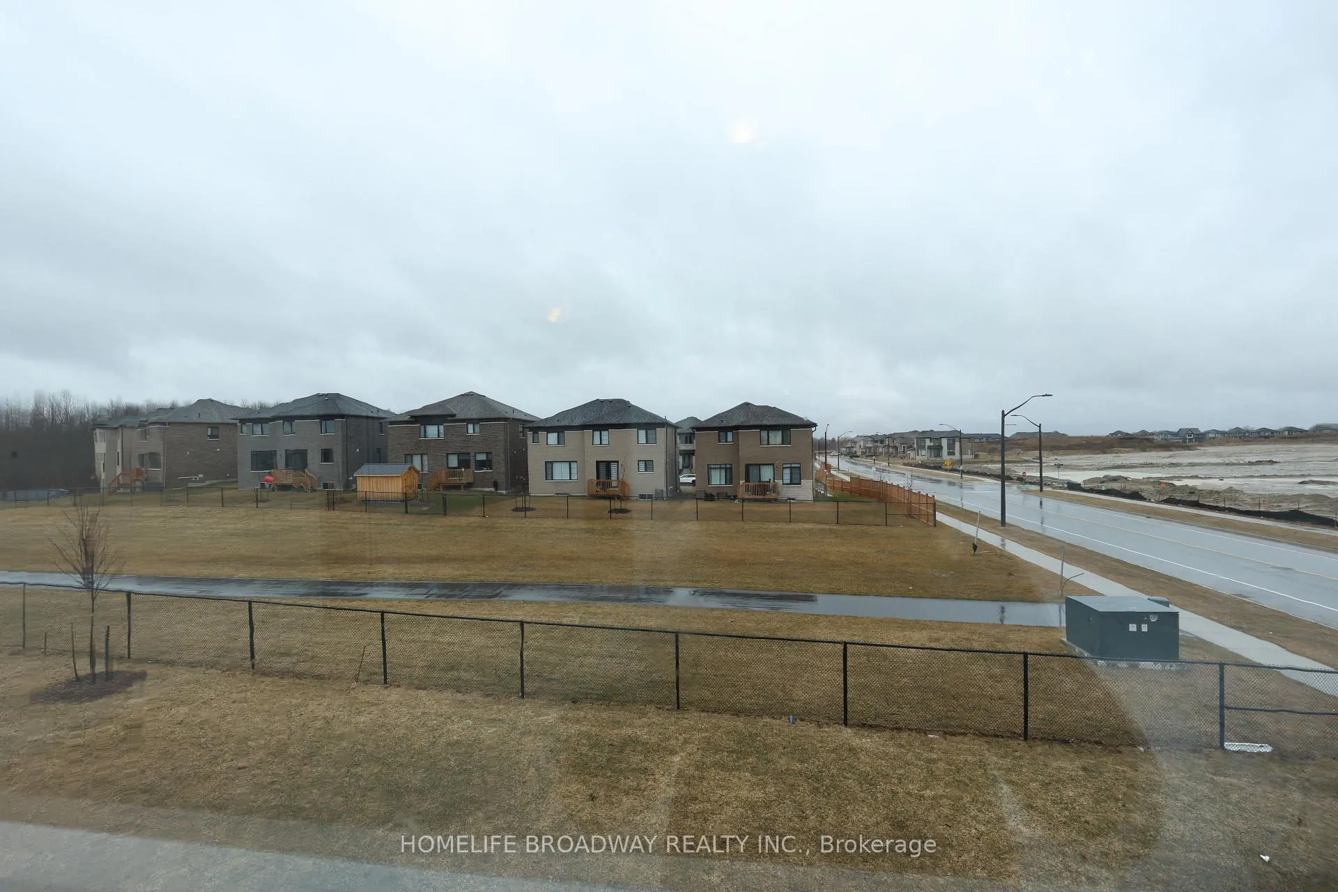 Photo 18 of 2 Rosannie Circle, Wasaga Beach — HOMEH