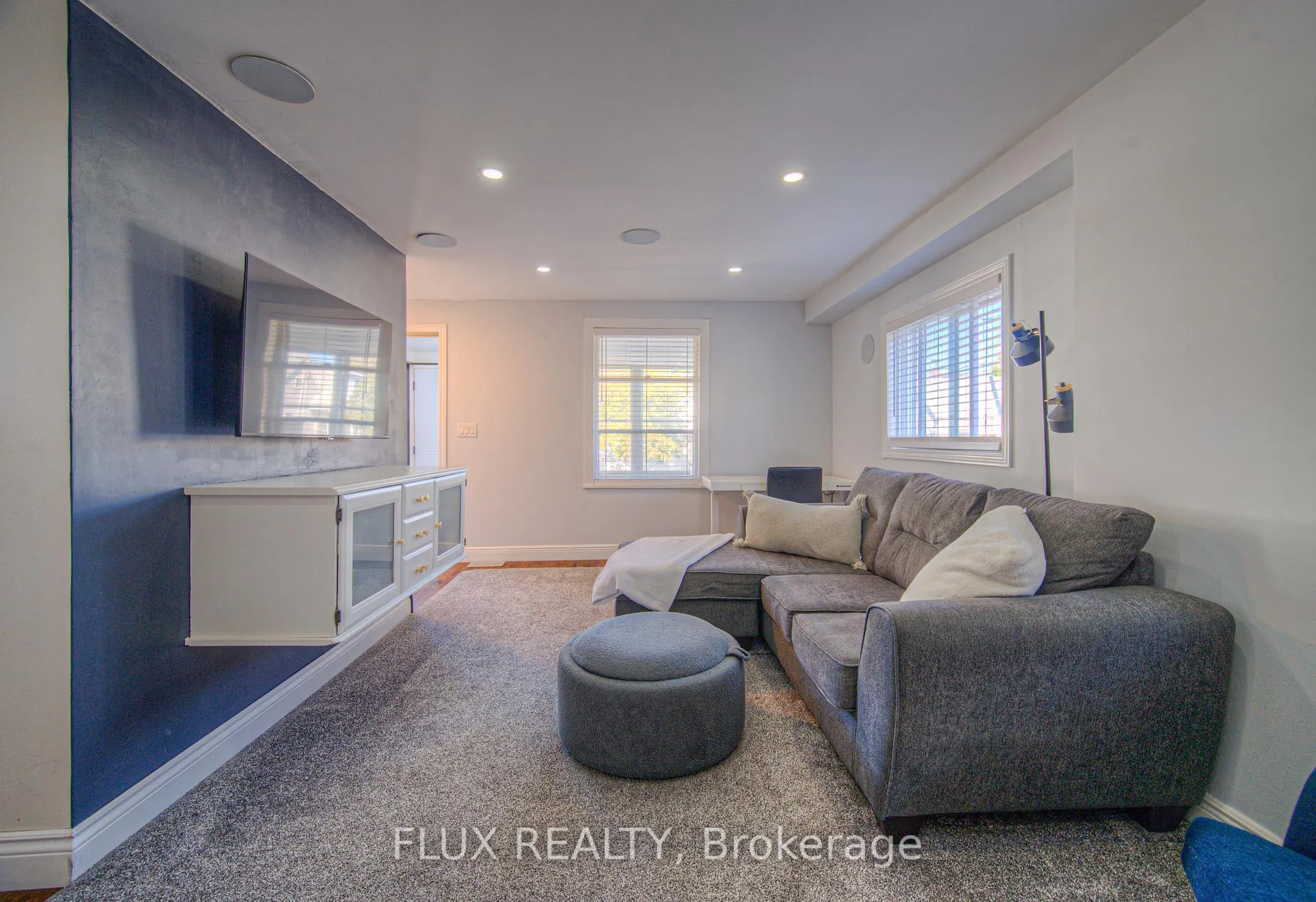 Photo 3 of 12 Jones Street, Hamilton, Stoney Creek — HOMEH