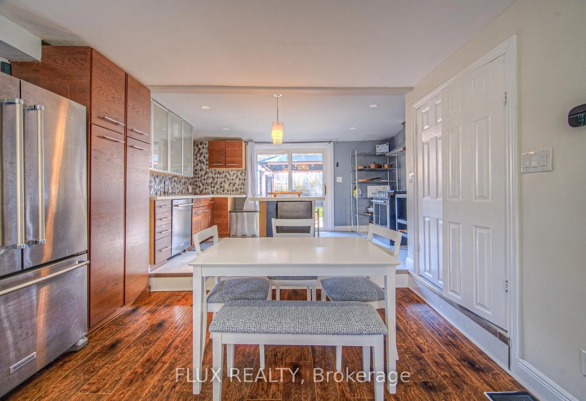 Photo 5 of 12 Jones Street, Hamilton, Stoney Creek — HOMEH