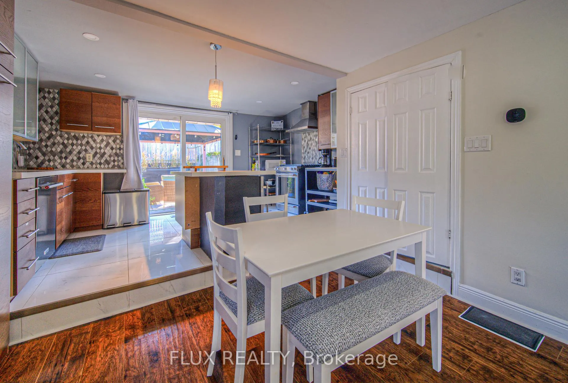 Photo 6 of 12 Jones Street, Hamilton, Stoney Creek — HOMEH