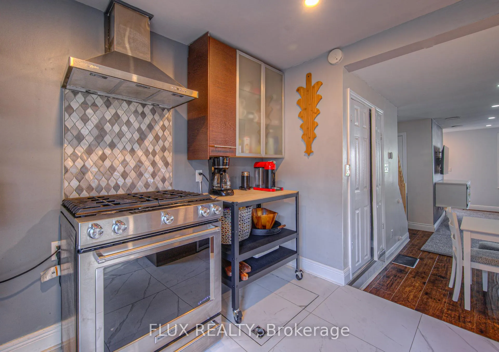 Photo 10 of 12 Jones Street, Hamilton, Stoney Creek — HOMEH