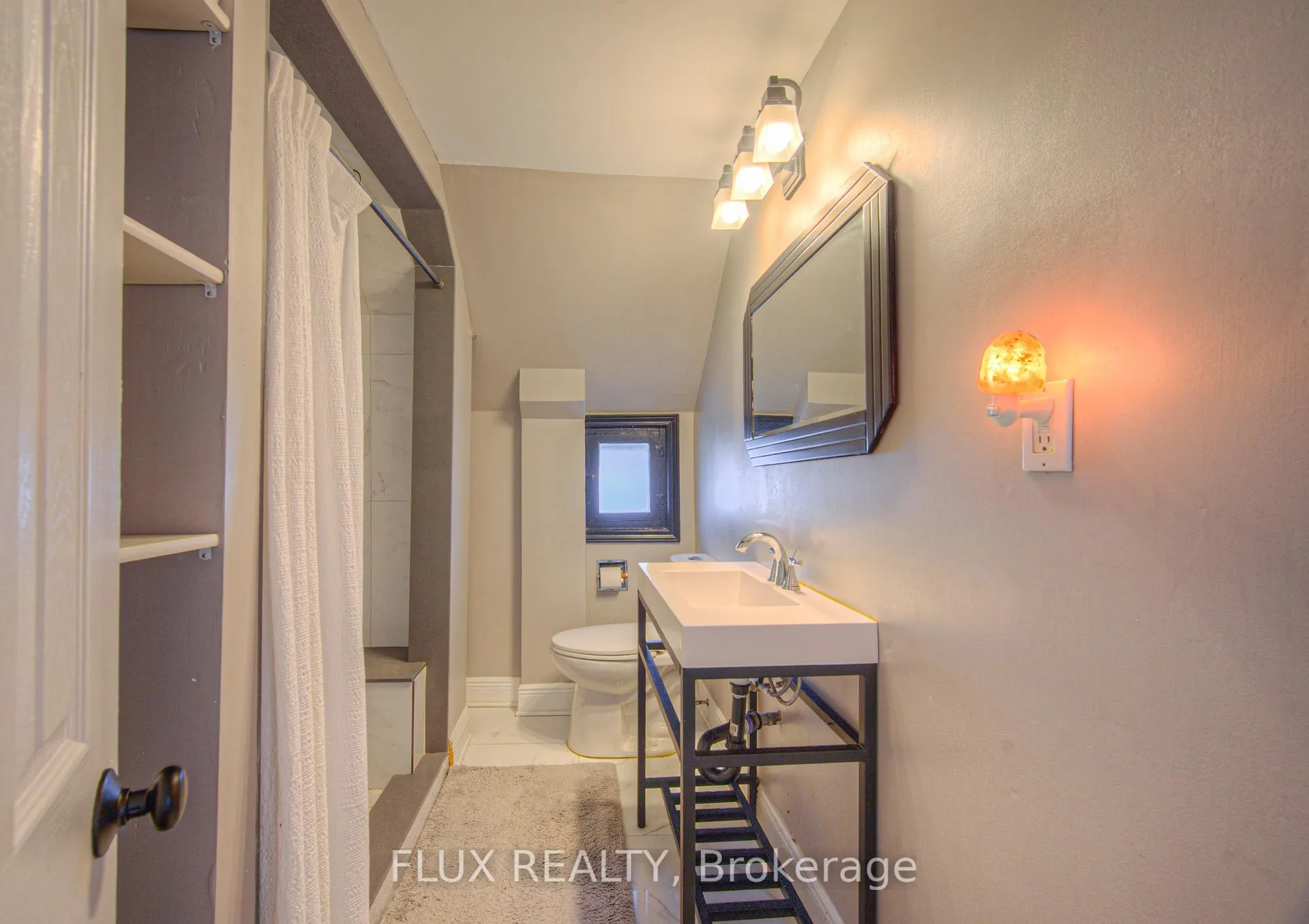 Photo 13 of 12 Jones Street, Hamilton, Stoney Creek — HOMEH