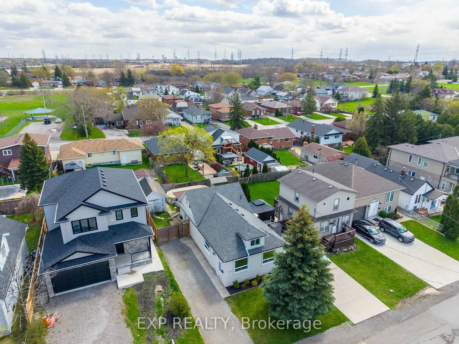 Photo 2 of 212 Morton Street, Thorold, Allanburg/Thorold South — HOMEH