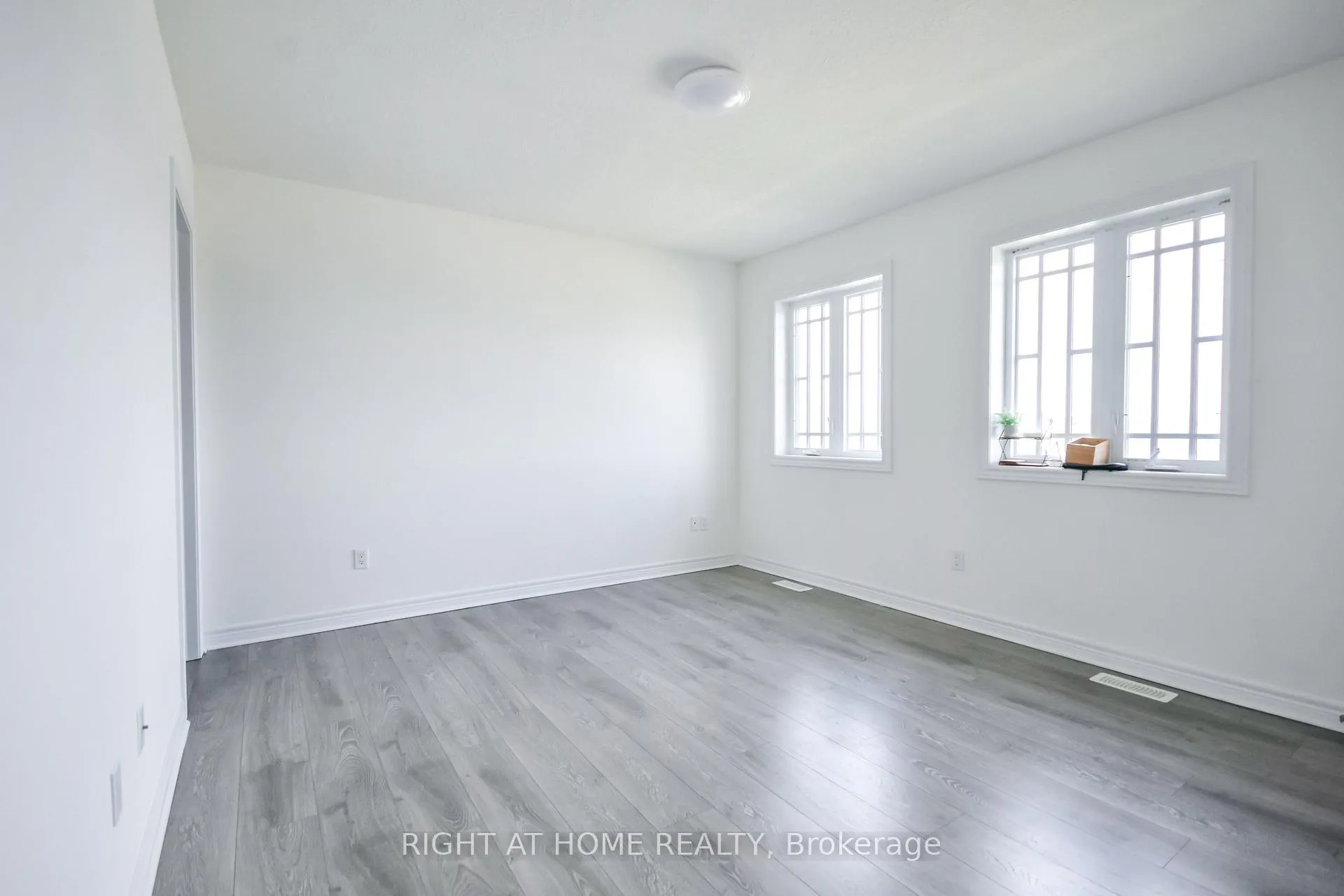 Photo 20 of 18 Foley Crescent, Collingwood — HOMEH