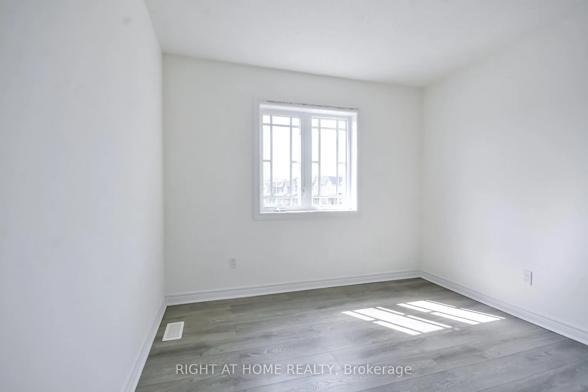 Photo 27 of 18 Foley Crescent, Collingwood — HOMEH