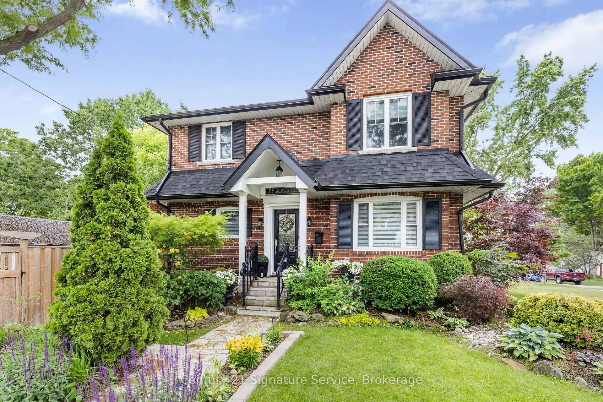 Front of 33 McIntosh Avenue
