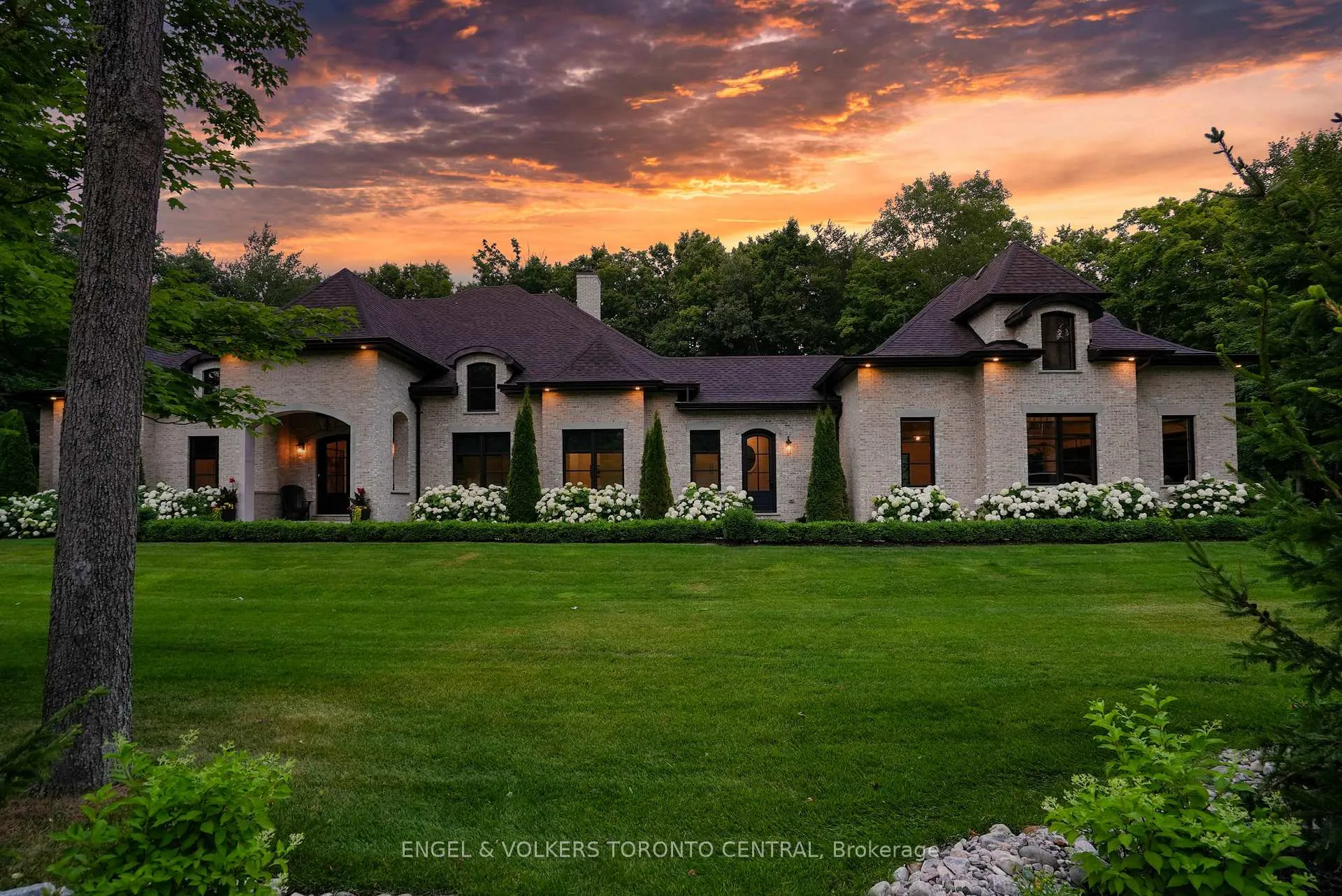 Photo 1 of 7 Apto Court, Springwater, Rural Springwater — HOMEH