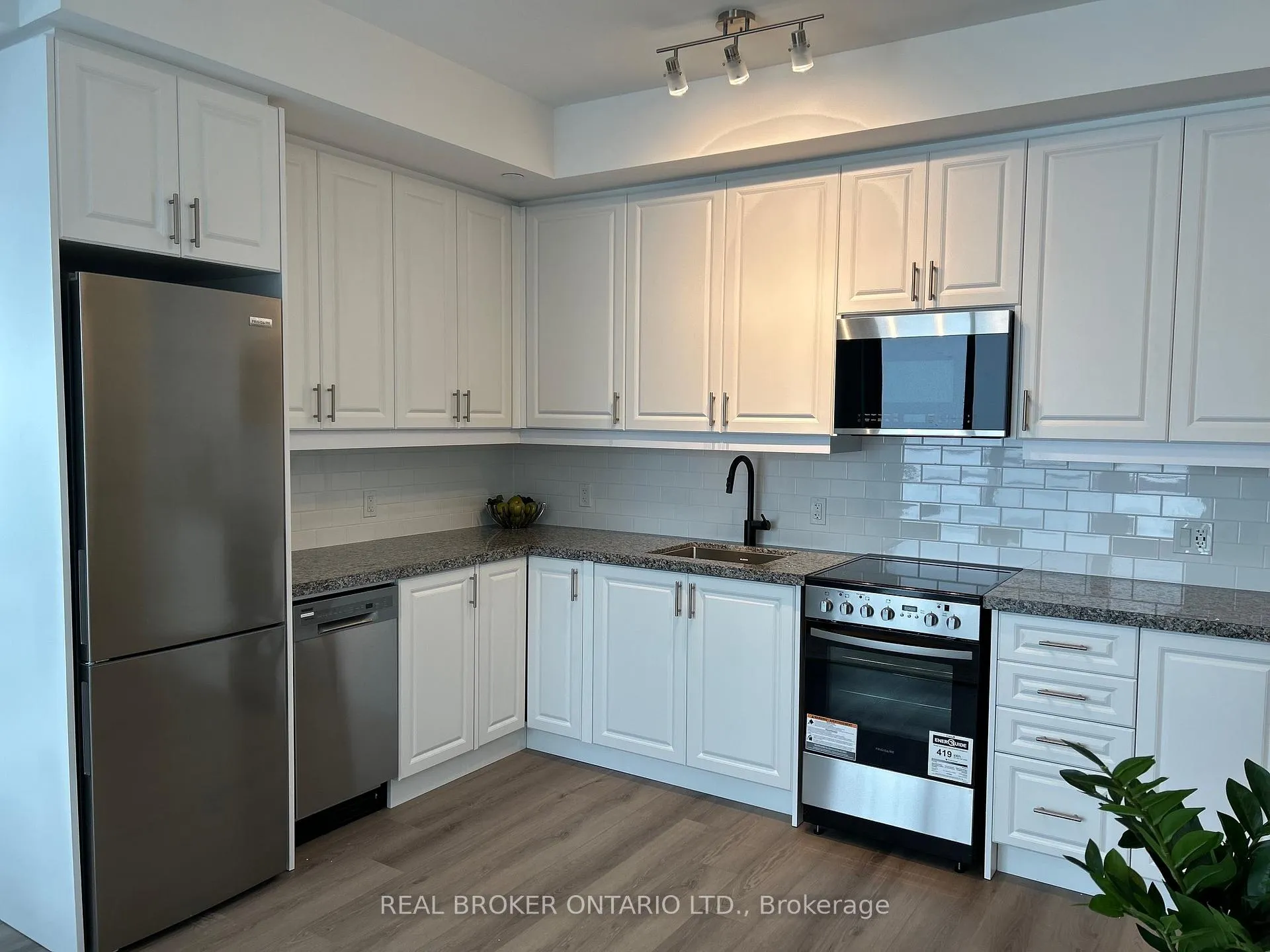 Photo 2 of Unit 703, 2333 Khalsa Gate, Oakville, Westmount — HOMEH