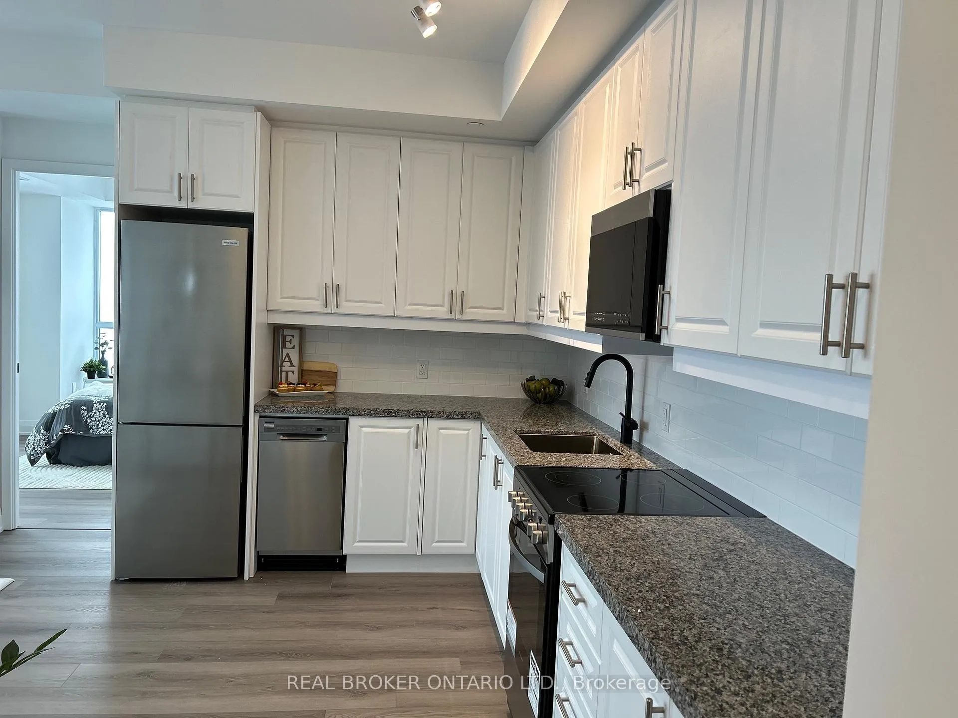 Photo 3 of Unit 703, 2333 Khalsa Gate, Oakville, Westmount — HOMEH