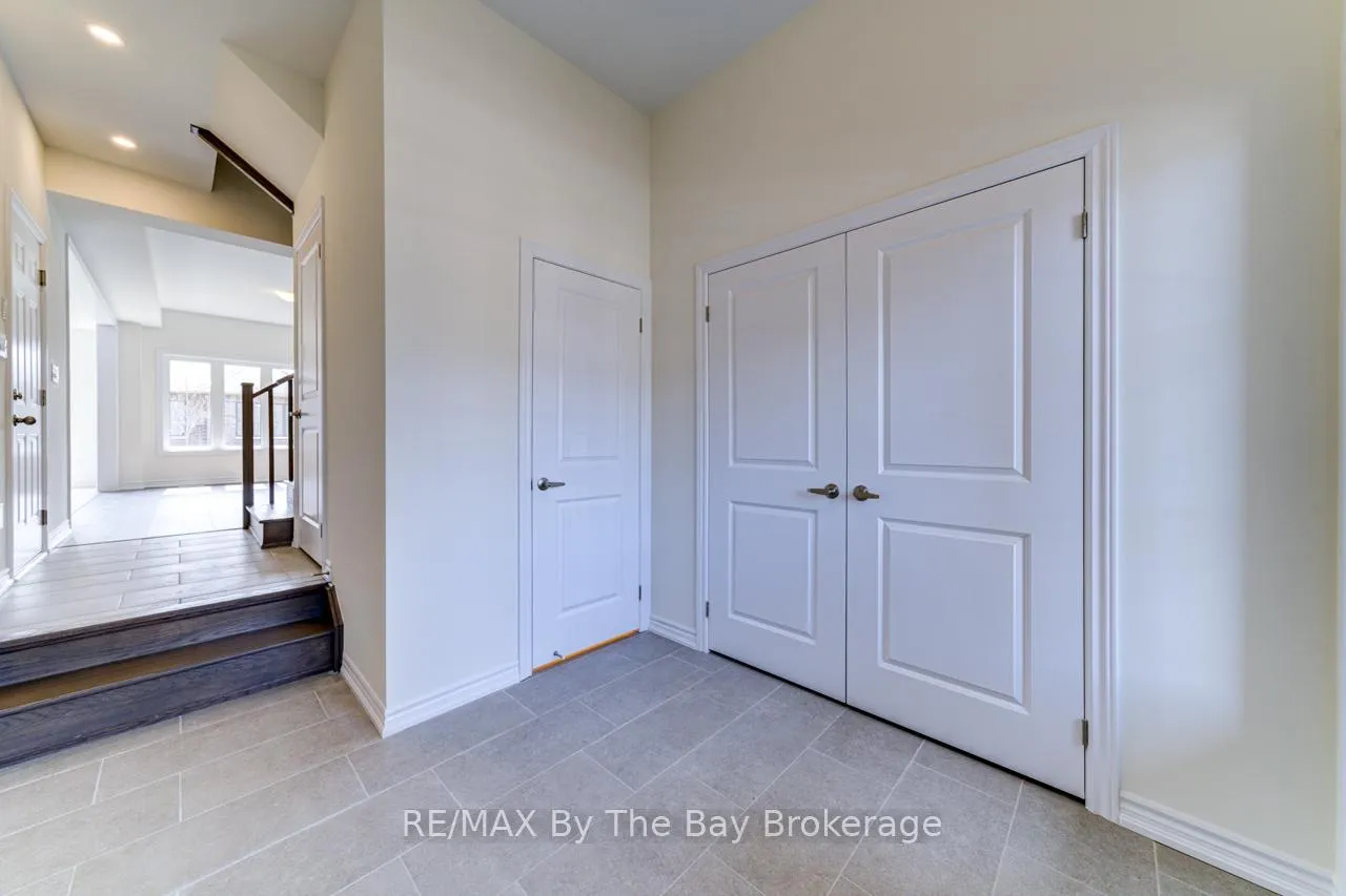 Photo 4 of 8 Federica Crescent, Wasaga Beach — HOMEH