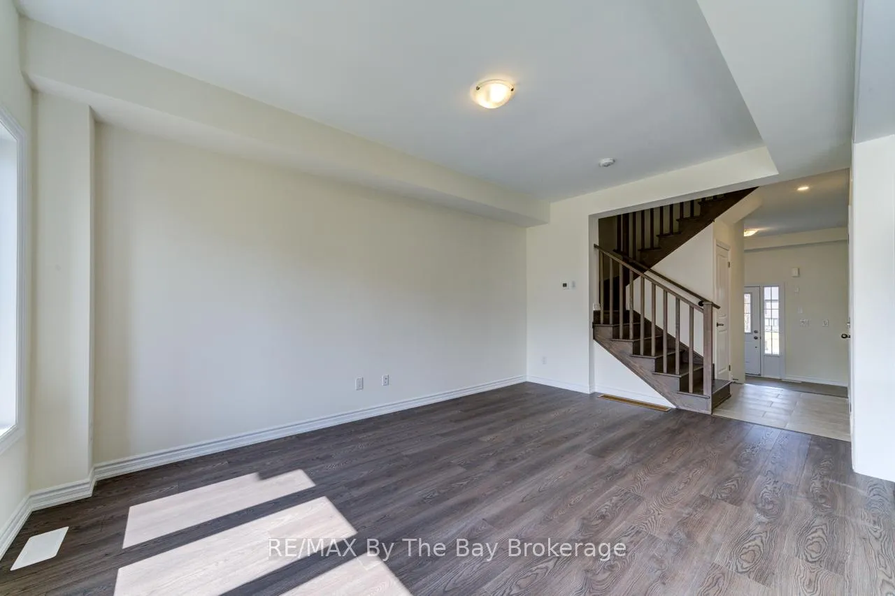 Photo 8 of 8 Federica Crescent, Wasaga Beach — HOMEH