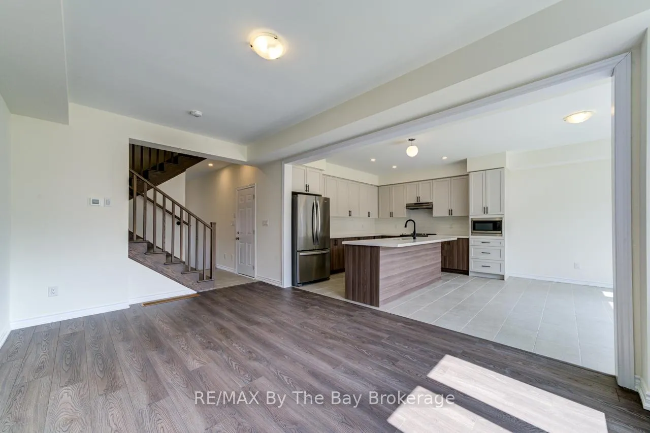 Photo 9 of 8 Federica Crescent, Wasaga Beach — HOMEH