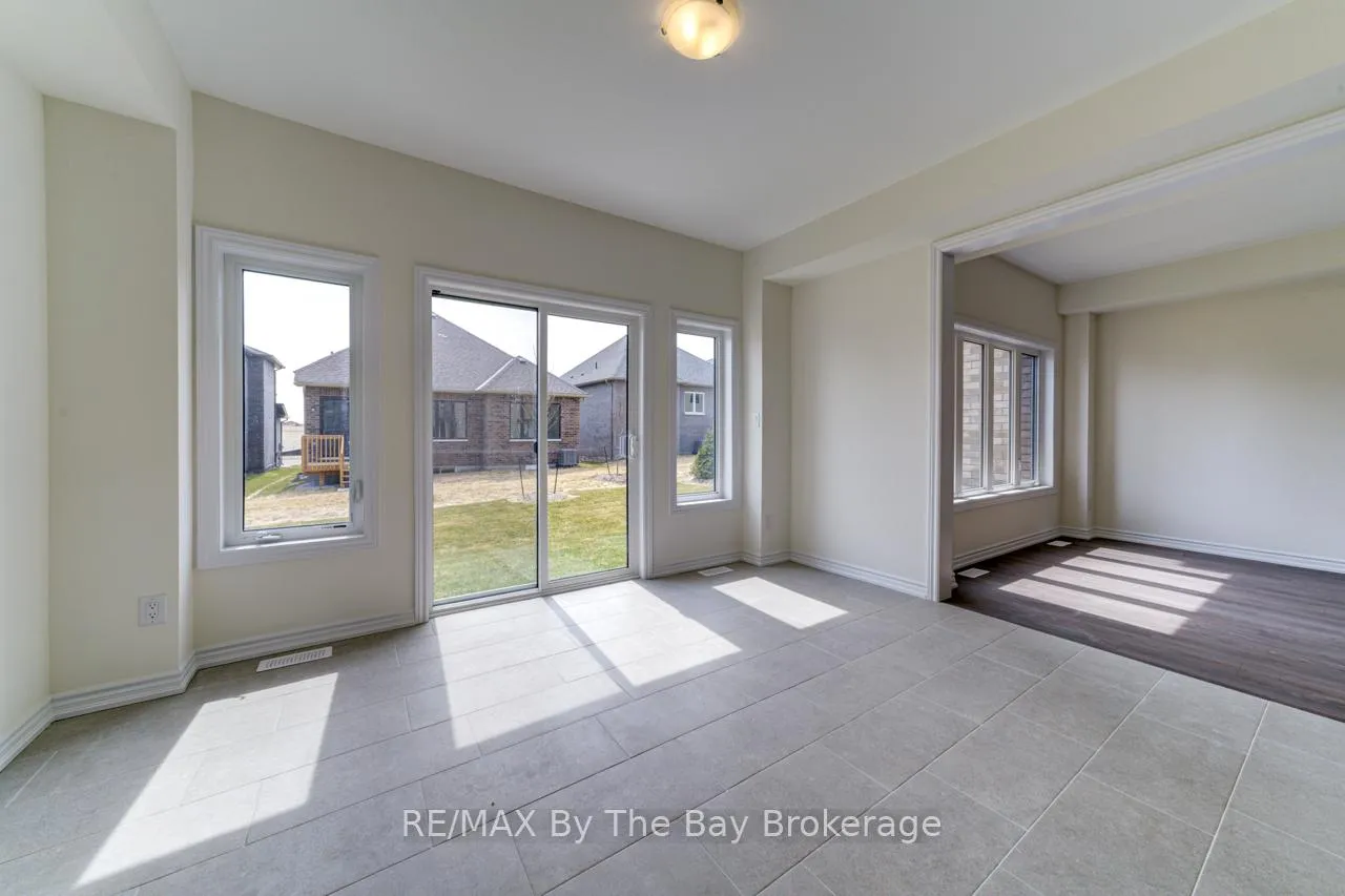 Photo 15 of 8 Federica Crescent, Wasaga Beach — HOMEH