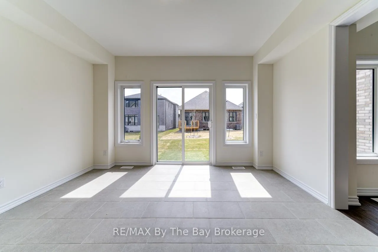 Photo 17 of 8 Federica Crescent, Wasaga Beach — HOMEH