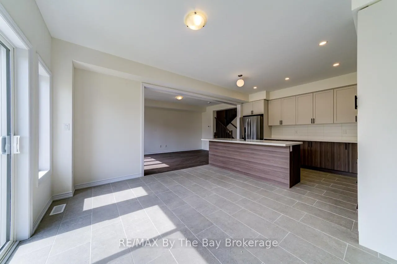 Photo 18 of 8 Federica Crescent, Wasaga Beach — HOMEH
