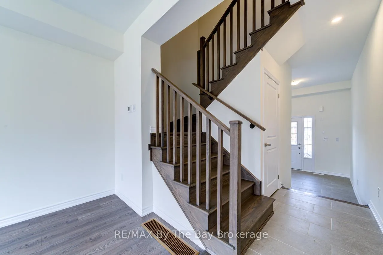 Photo 19 of 8 Federica Crescent, Wasaga Beach — HOMEH