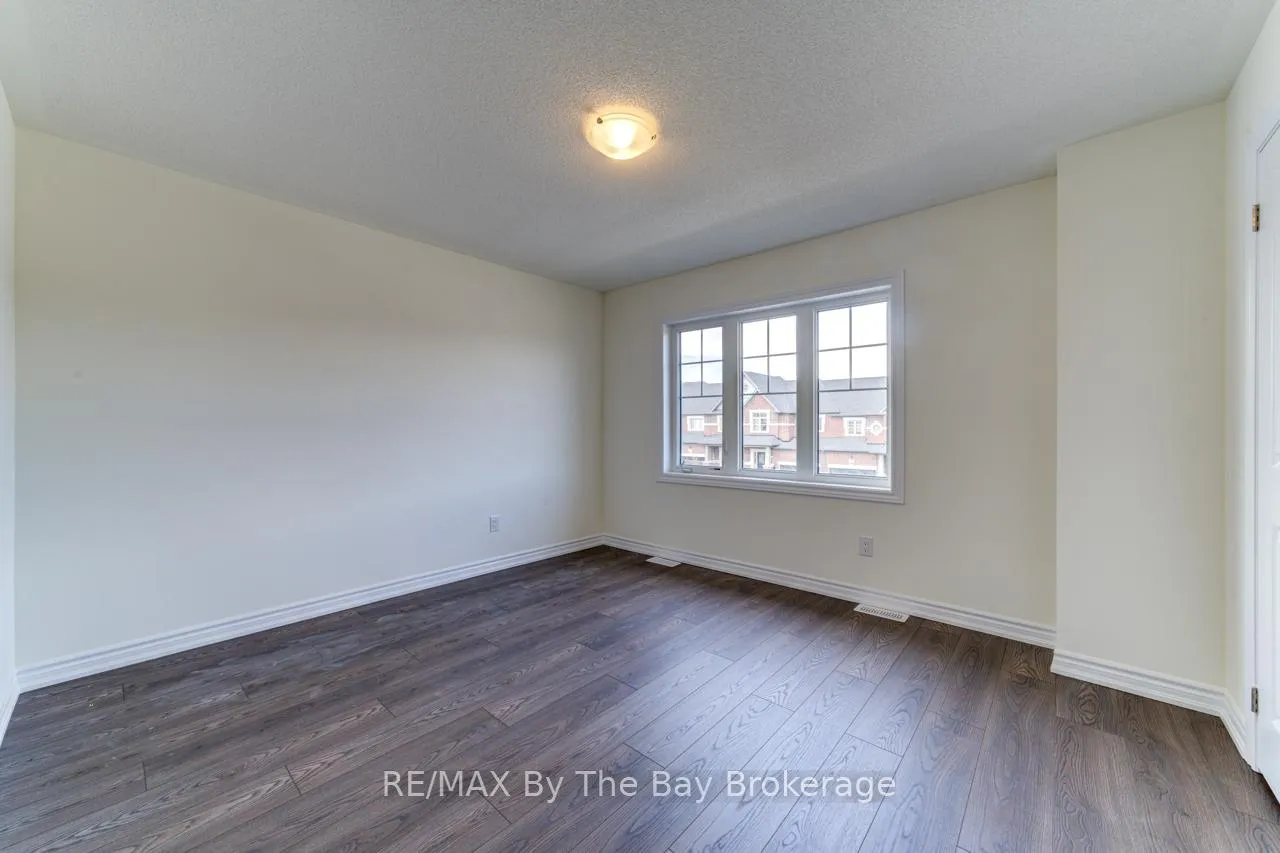 Photo 21 of 8 Federica Crescent, Wasaga Beach — HOMEH