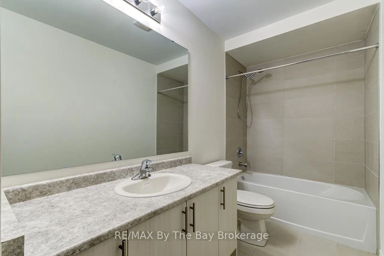 Photo 23 of 8 Federica Crescent, Wasaga Beach — HOMEH
