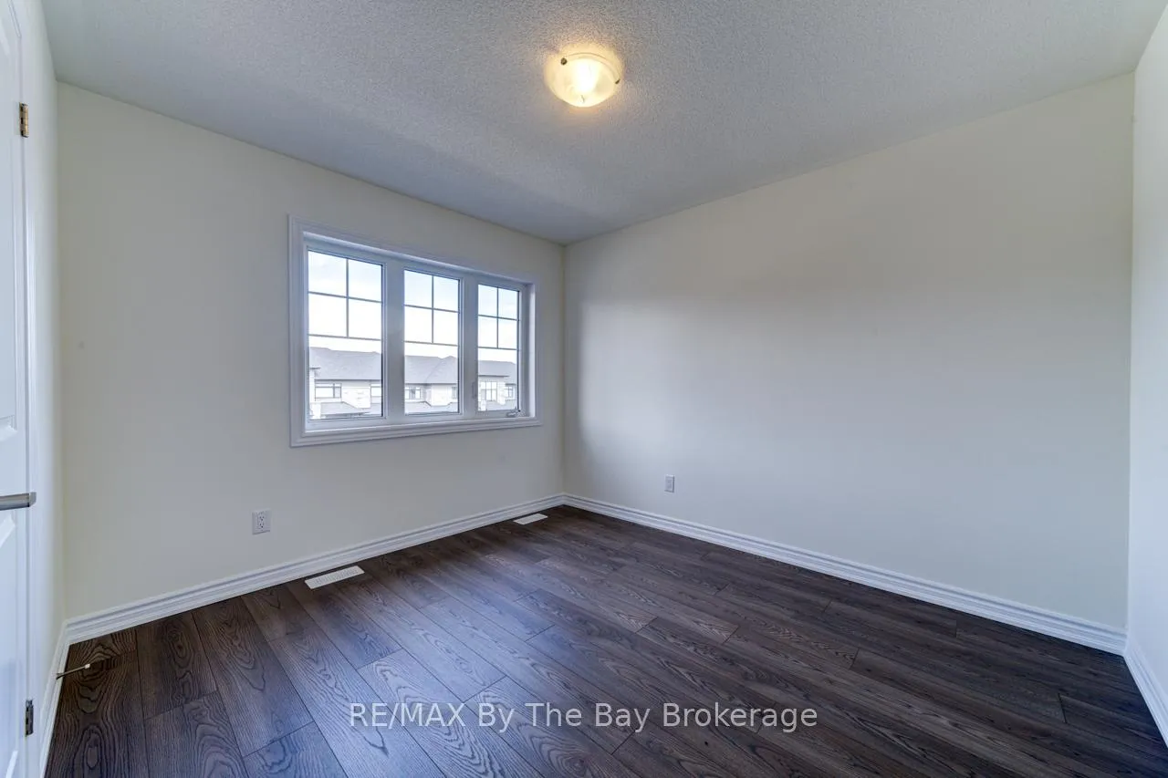 Photo 25 of 8 Federica Crescent, Wasaga Beach — HOMEH