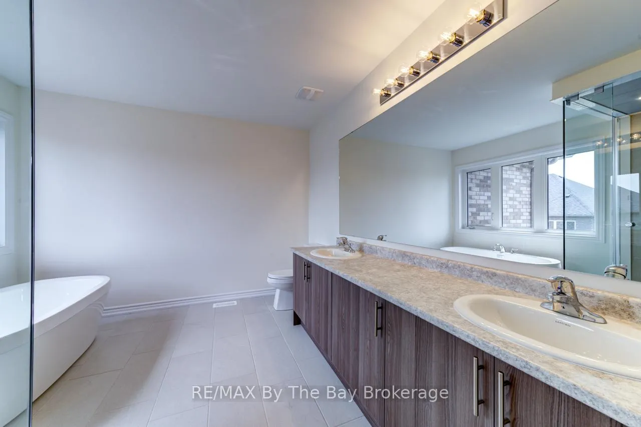 Photo 31 of 8 Federica Crescent, Wasaga Beach — HOMEH